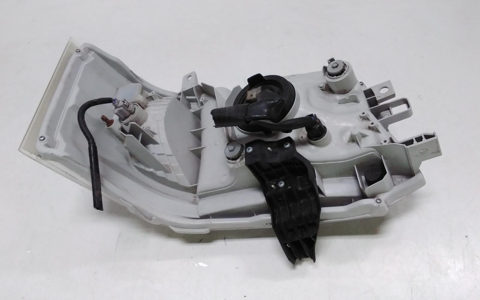 View Auto part Left Headlamp Toyota Hiace 2013