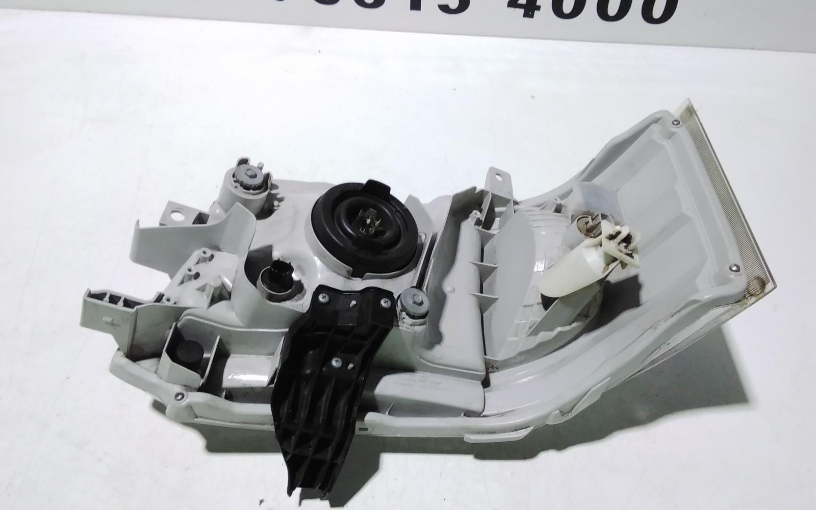 View Auto part Right Headlamp Toyota Hiace 2013