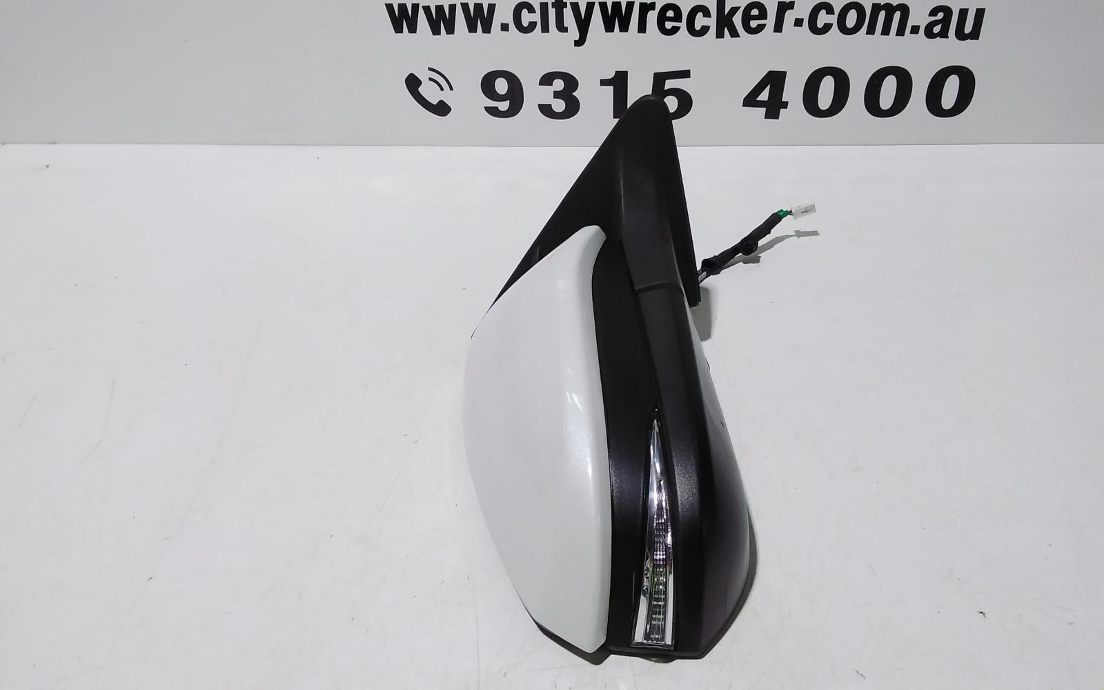 View Auto part Right Door Mirror Toyota Kluger 2014