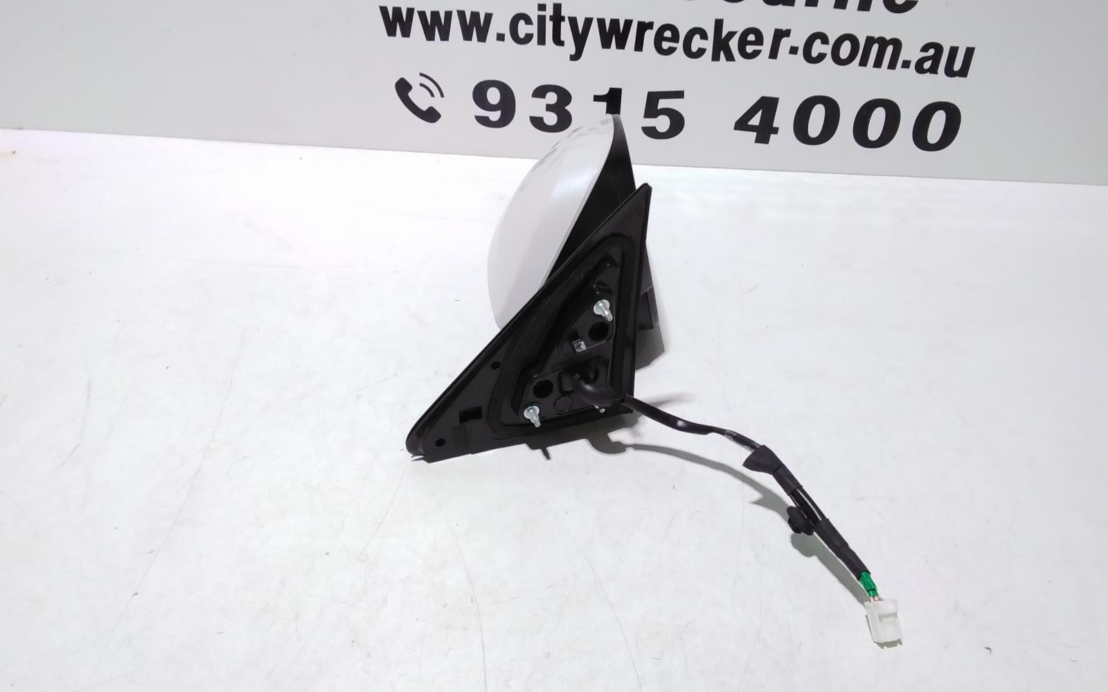 View Auto part Right Door Mirror Toyota Kluger 2014