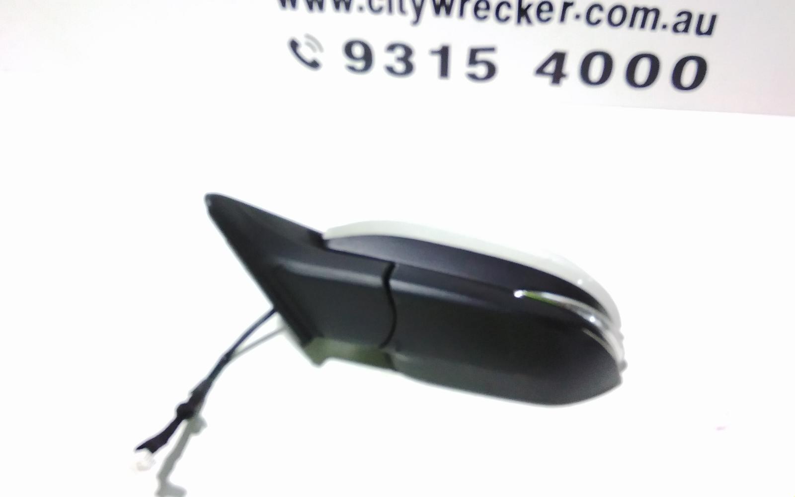 View Auto part Left Door Mirror Toyota Kluger 2014