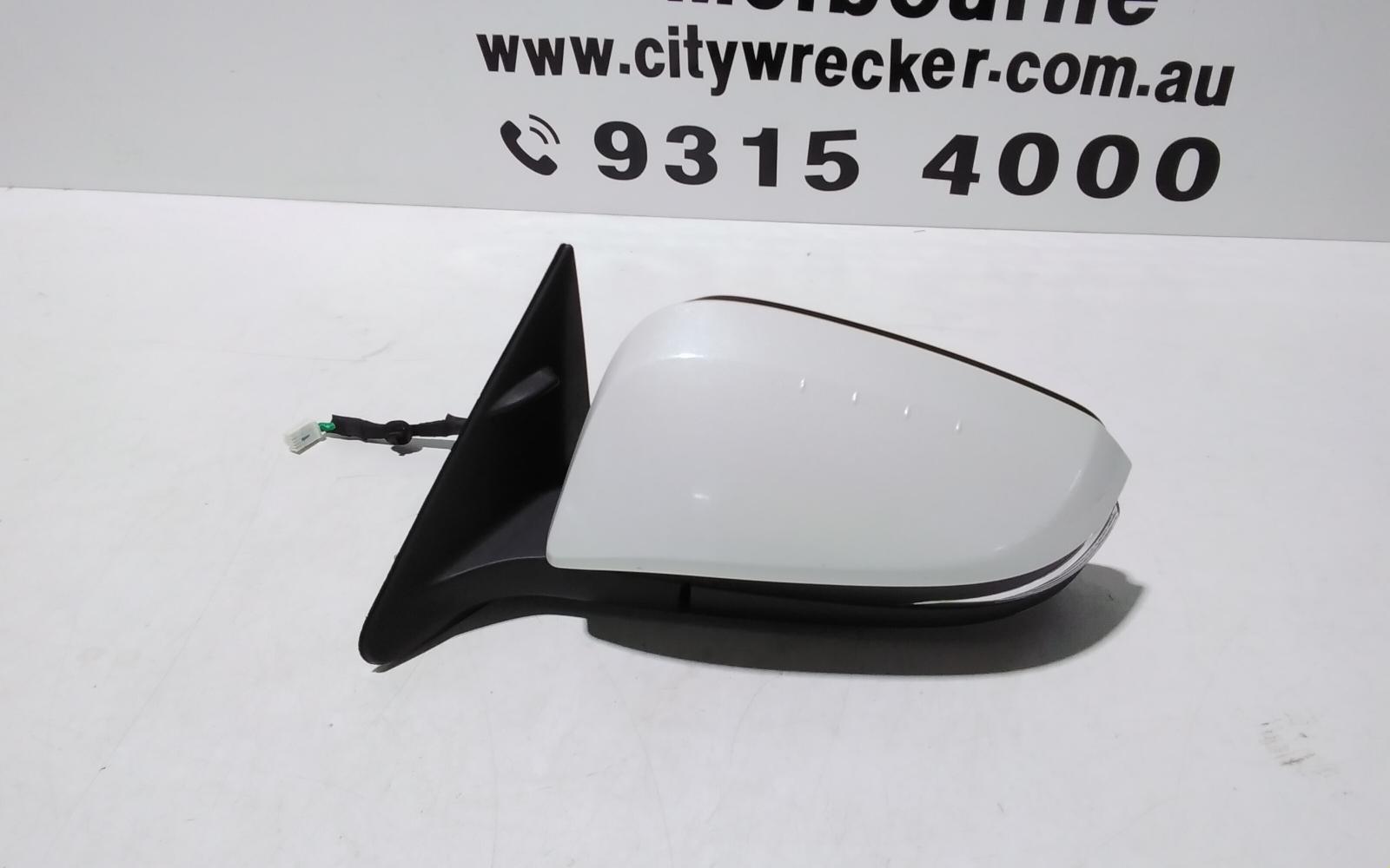 View Auto part Left Door Mirror Toyota Kluger 2014