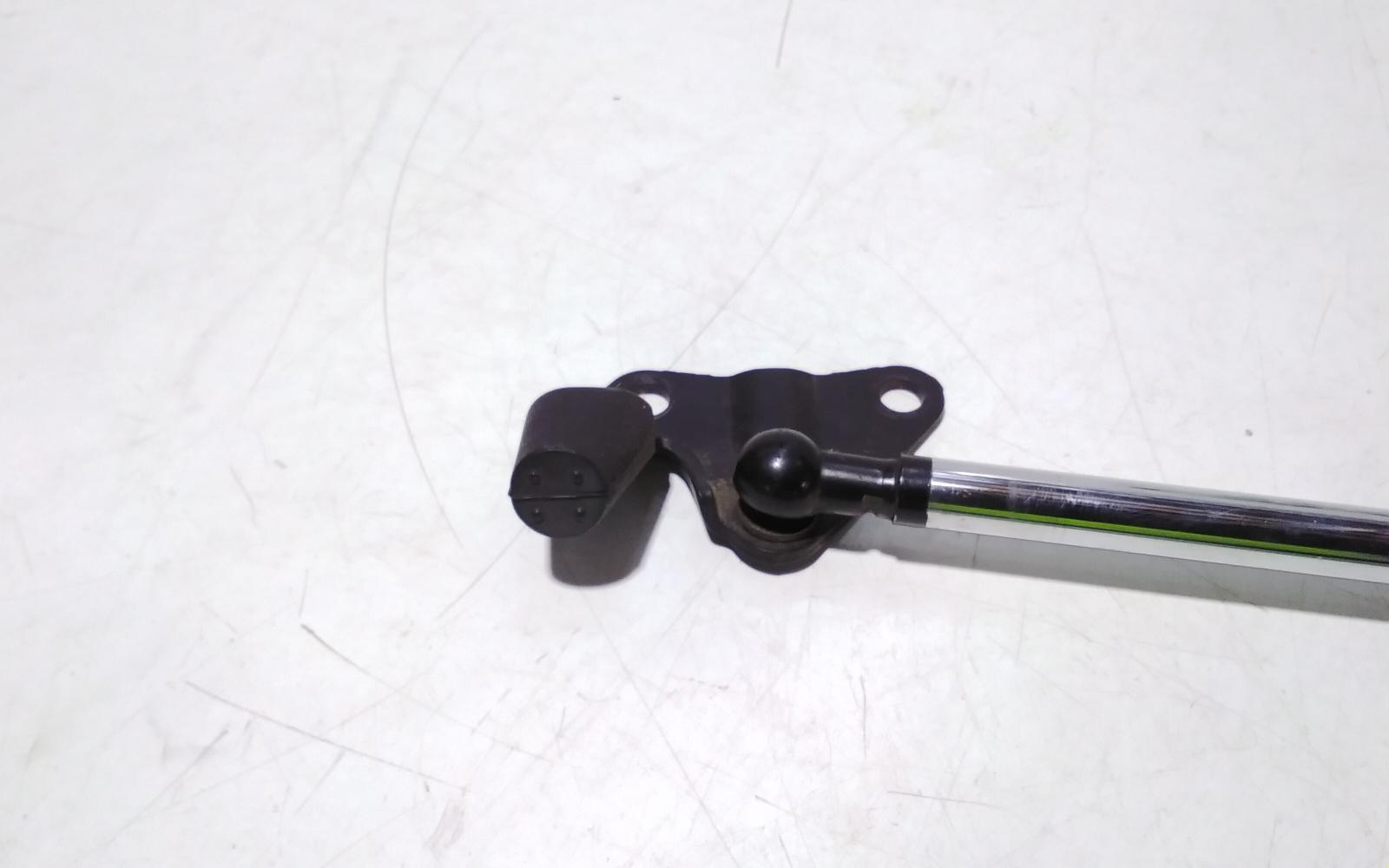 View Auto part Hatch Strut Toyota Hiace 2016