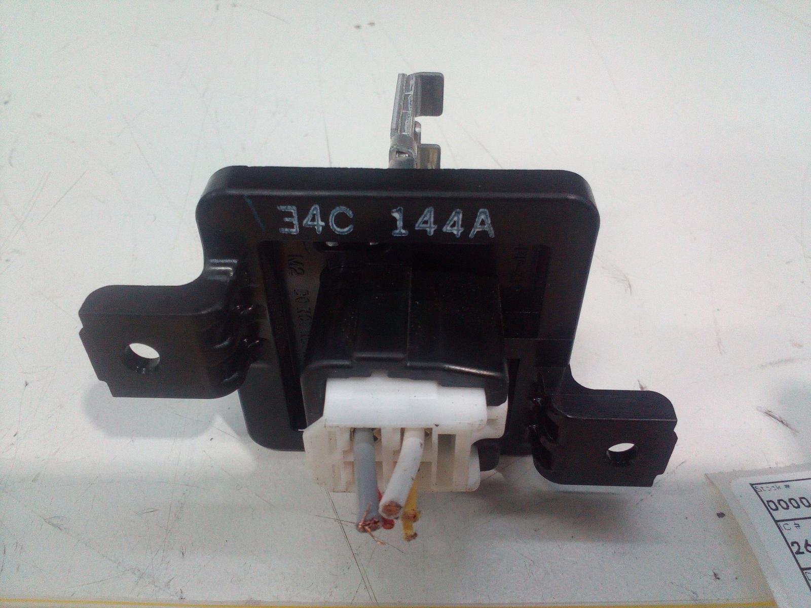 View Auto part Fan Speed Resistor Suzuki Swift 2019