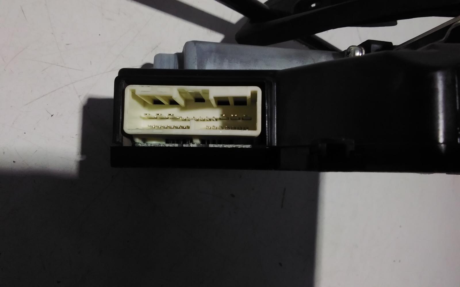 View Auto part Door/Boot/Gate Lock Mitsubishi Outlander 2014