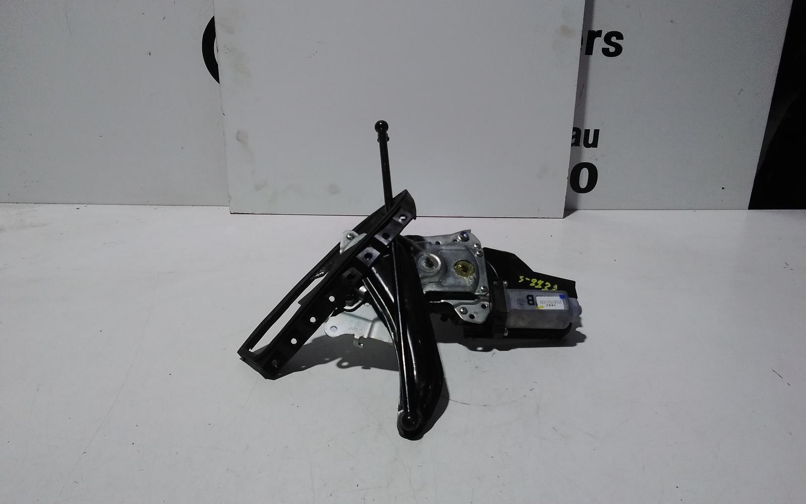 View Auto part Door/Boot/Gate Lock Mitsubishi Outlander 2014