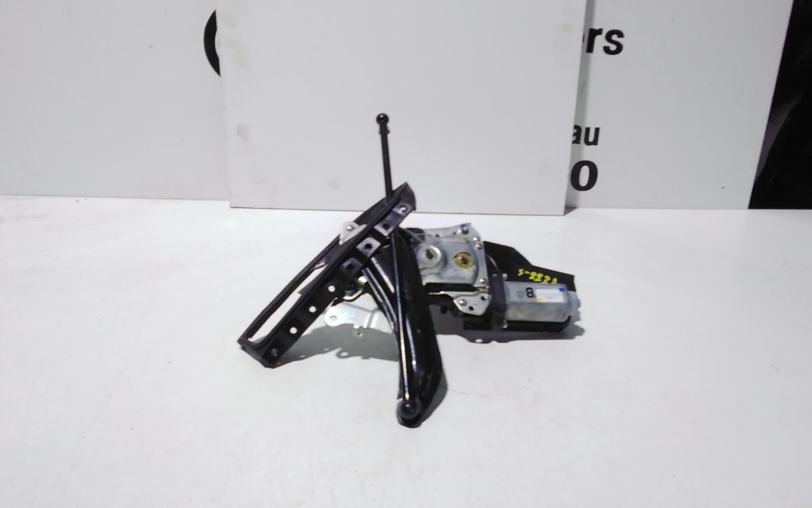 View Auto part Door/Boot/Gate Lock Mitsubishi Outlander 2014