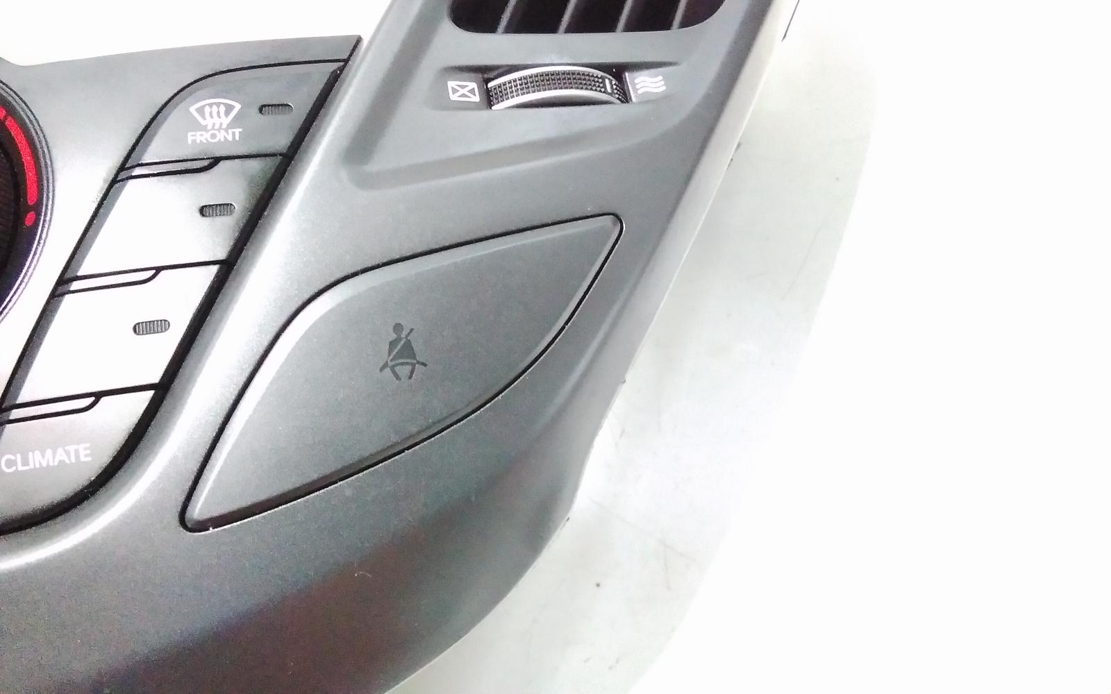 View Auto part Heater/Ac Controls Hyundai Veloster 2014