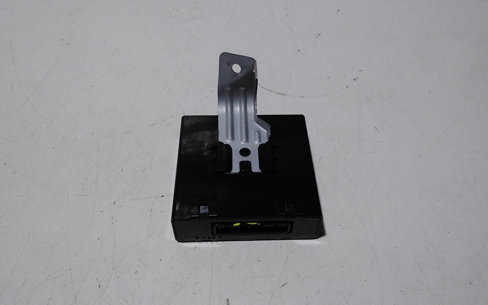 View Auto part Misc Switch/Relay Toyota Hiace 2013