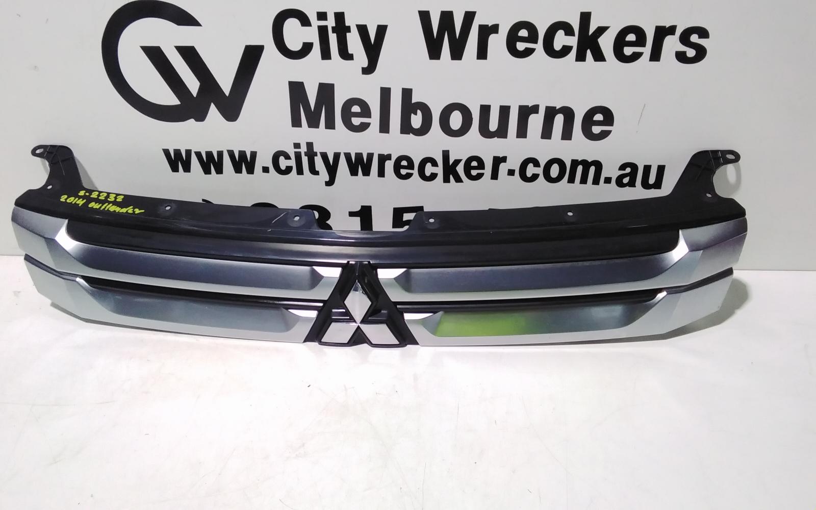 View Auto part Grille Mitsubishi Outlander 2014