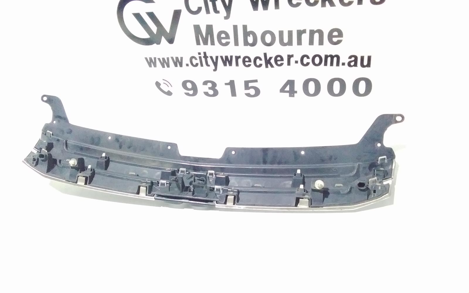 View Auto part Grille Mitsubishi Outlander 2014