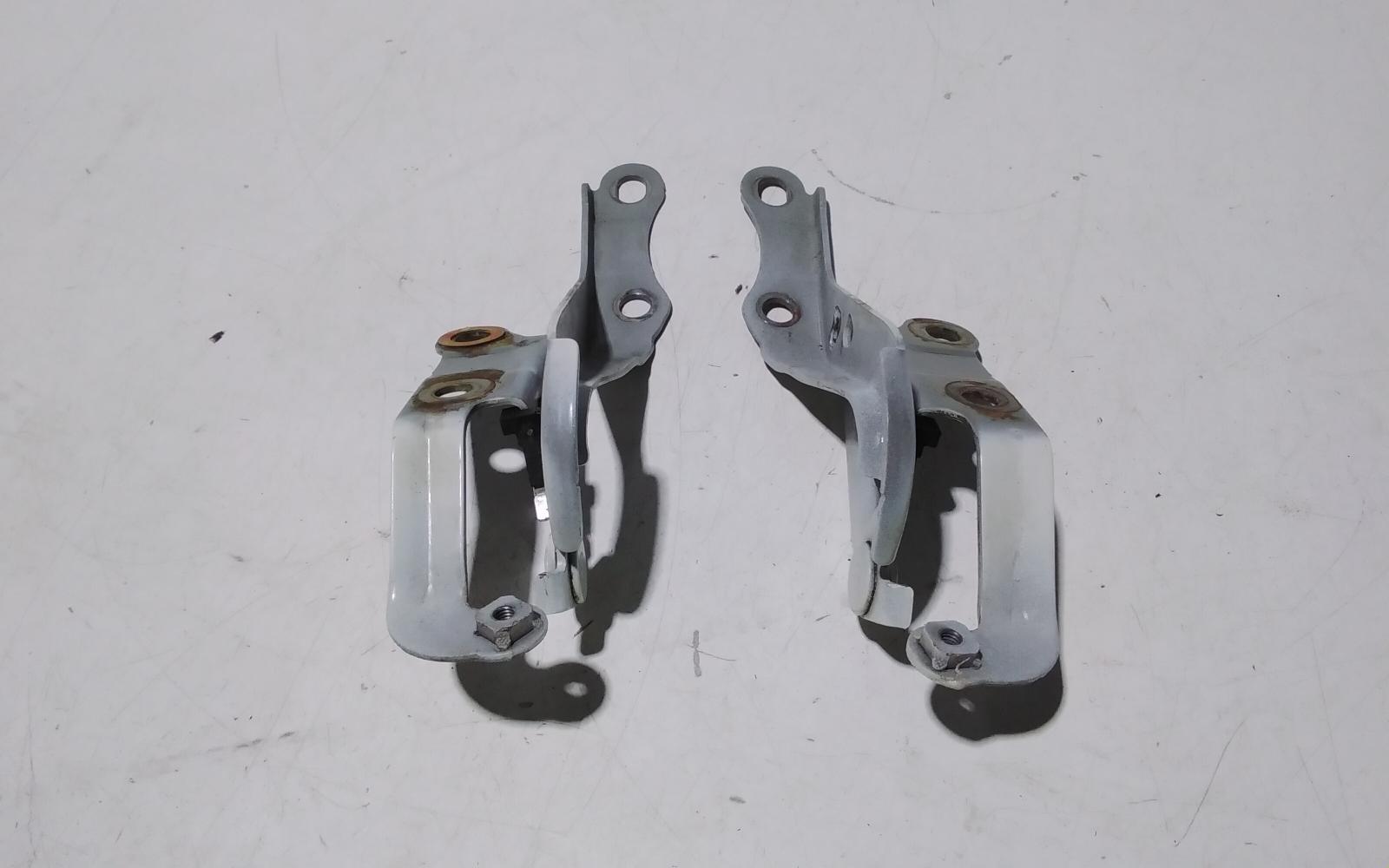 2013 Toyota Hiace Bonnet Hinge/Strut View Auto part Bonnet Hinge/Strut Toyota Hiace 2013