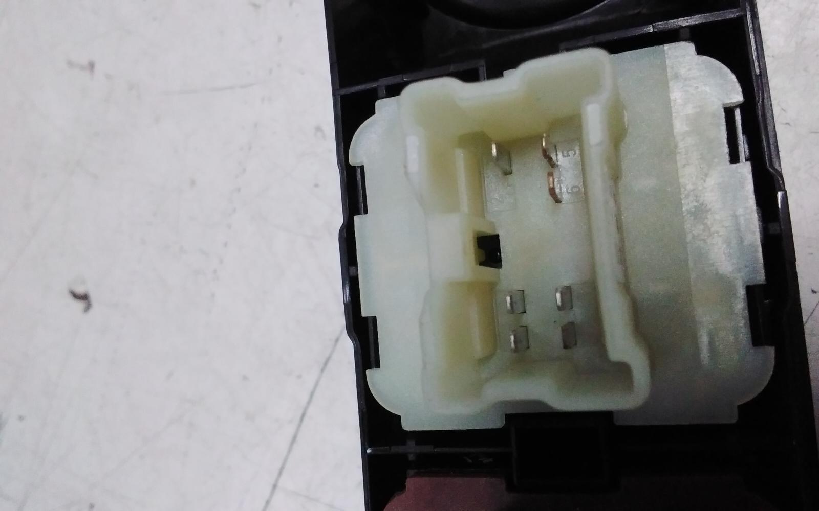 View Auto part Pwr Dr Wind Switch Renault Clio 2014