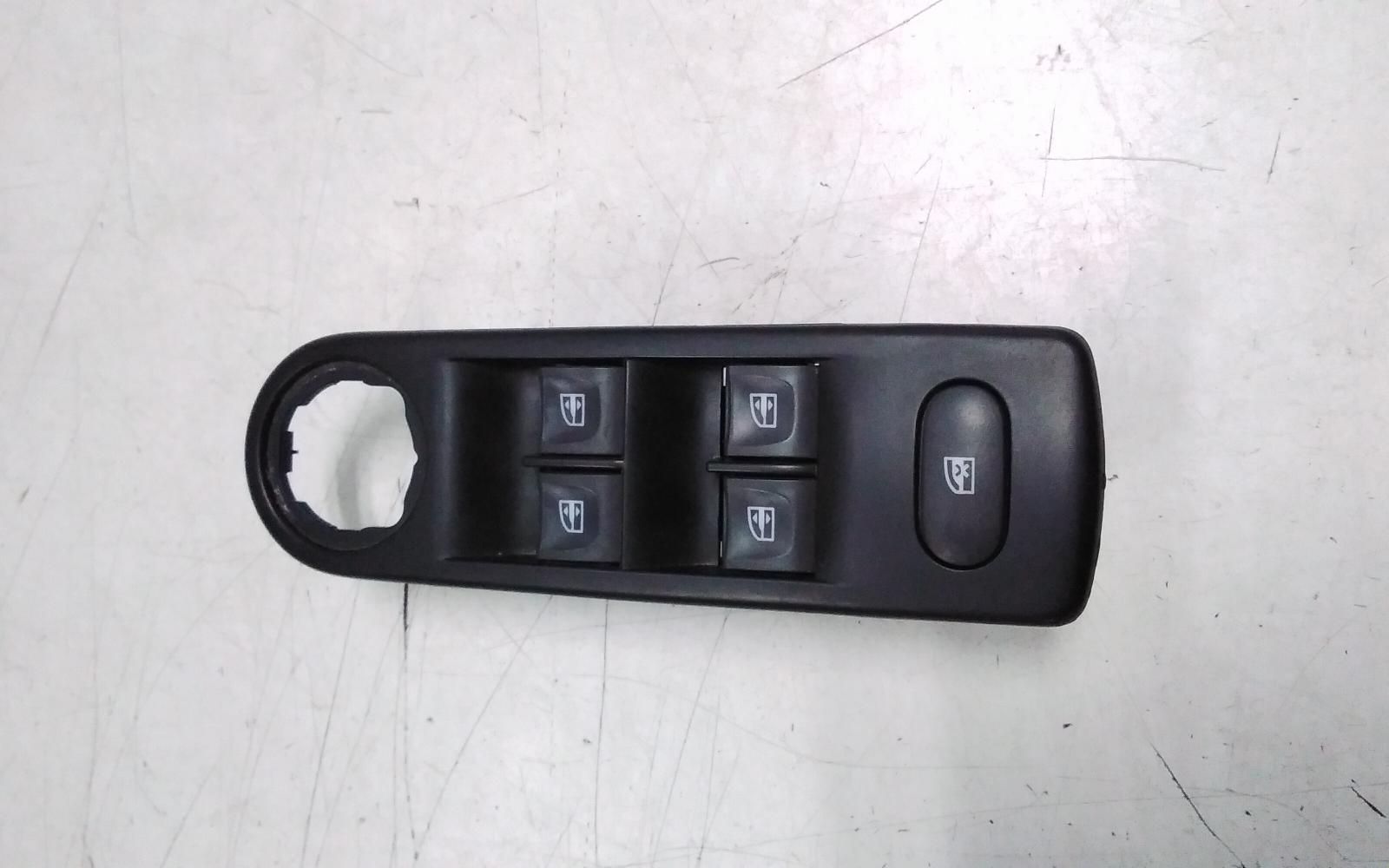 View Auto part Pwr Dr Wind Switch Renault Clio 2014