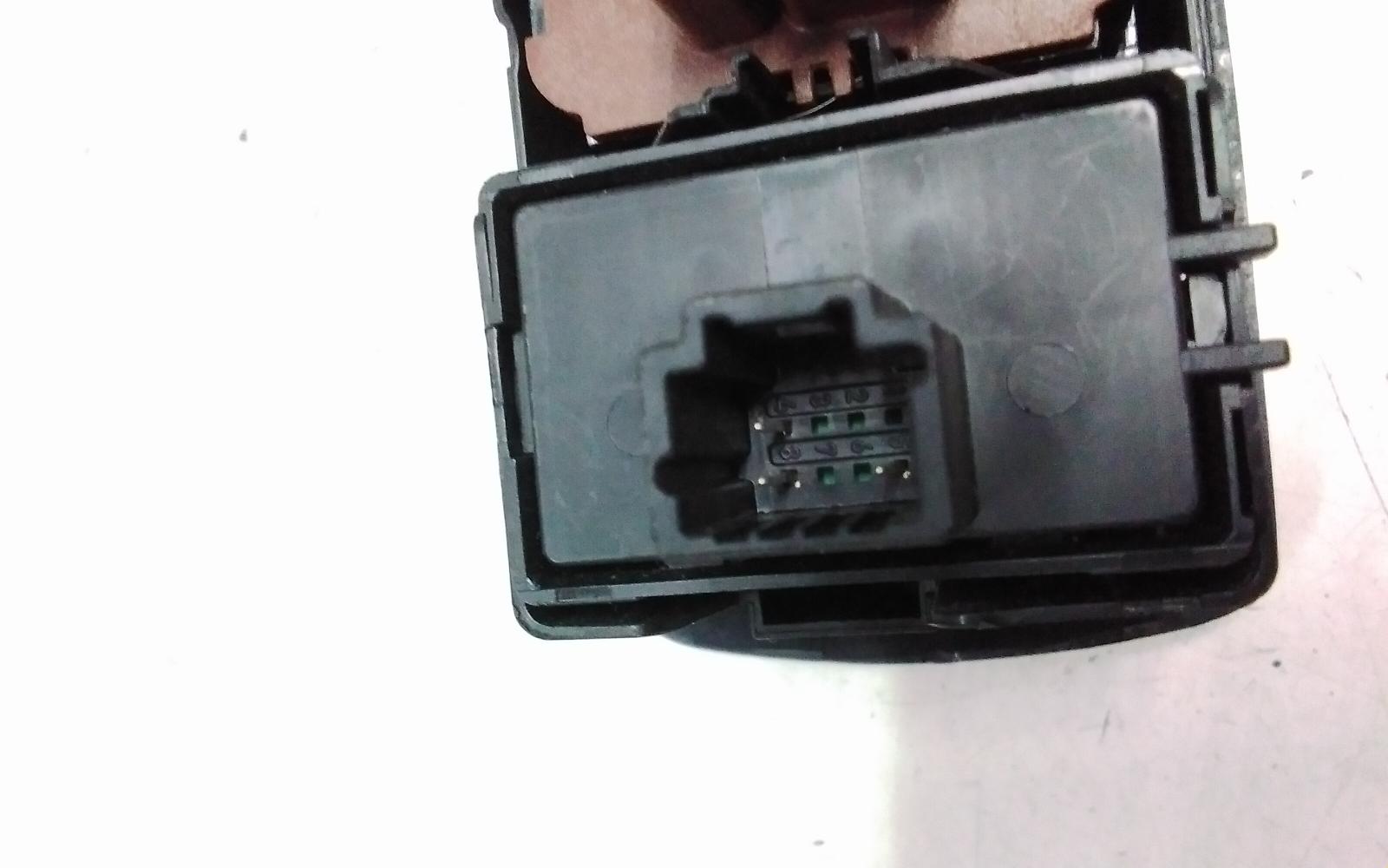 View Auto part Pwr Dr Wind Switch Renault Clio 2014