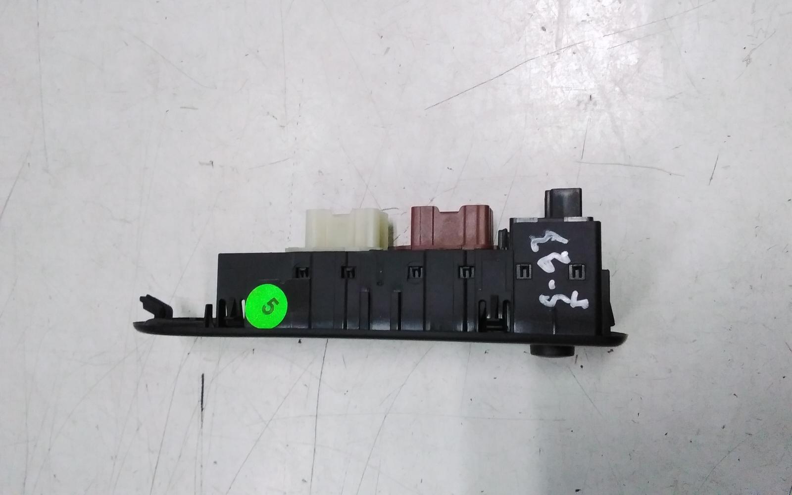 View Auto part Pwr Dr Wind Switch Renault Clio 2014