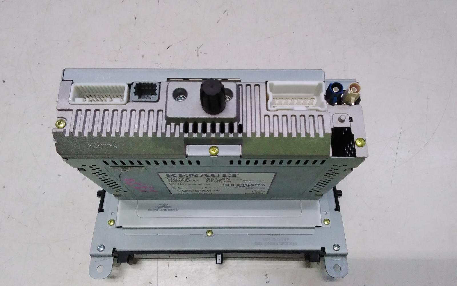 View Auto part Radio/Cd/Dvd/Sat/Tv Renault Clio 2014
