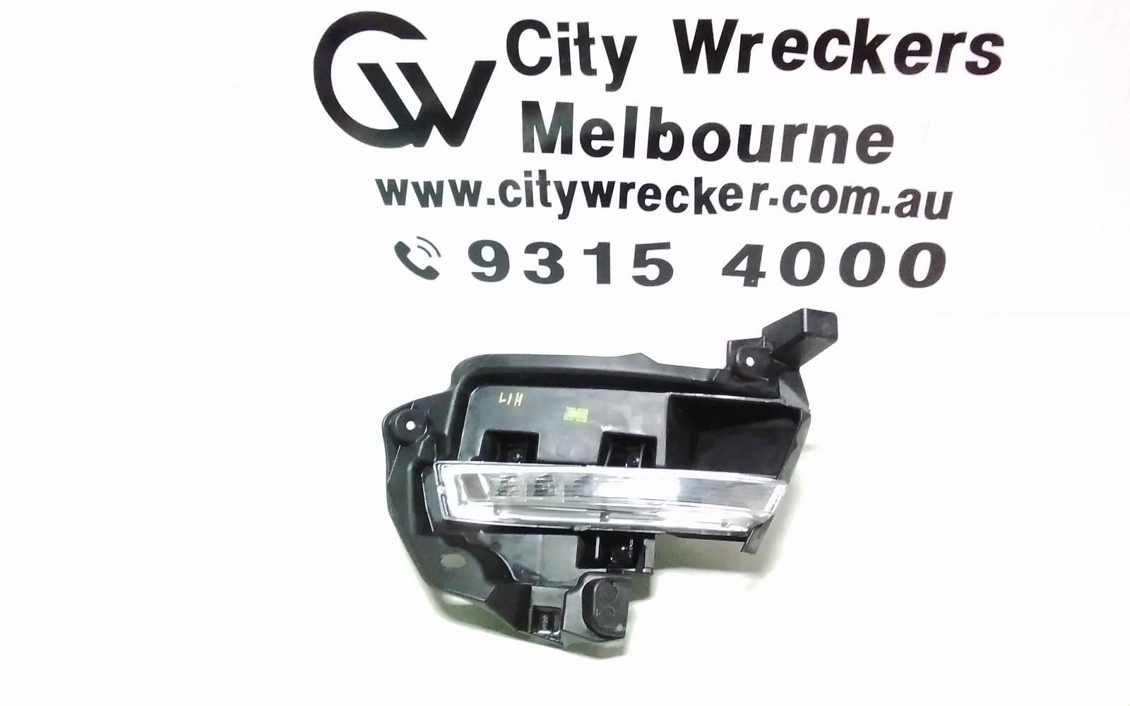 2014 Renault Clio Left Indicator/Fog/Side View Auto part Left Indicator/Fog/Side Renault Clio 2014