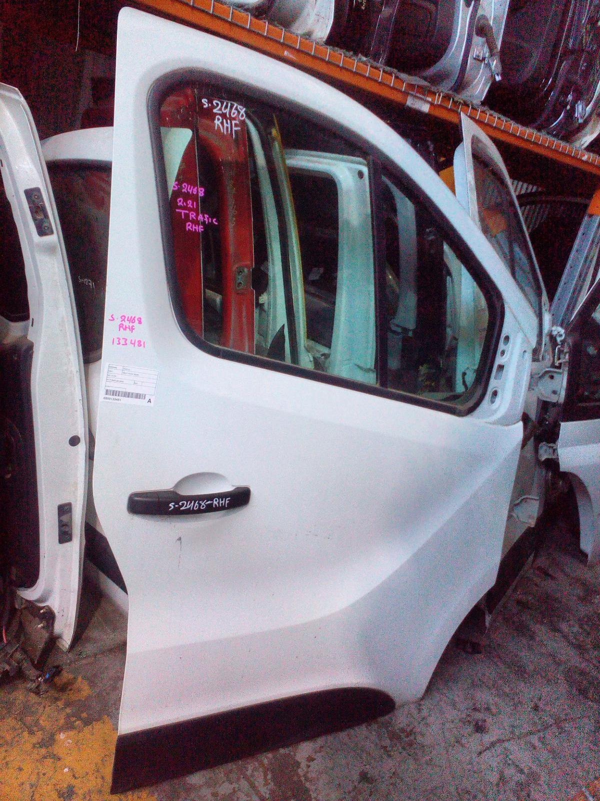 View Auto part Right Front Door Renault Trafic 2021