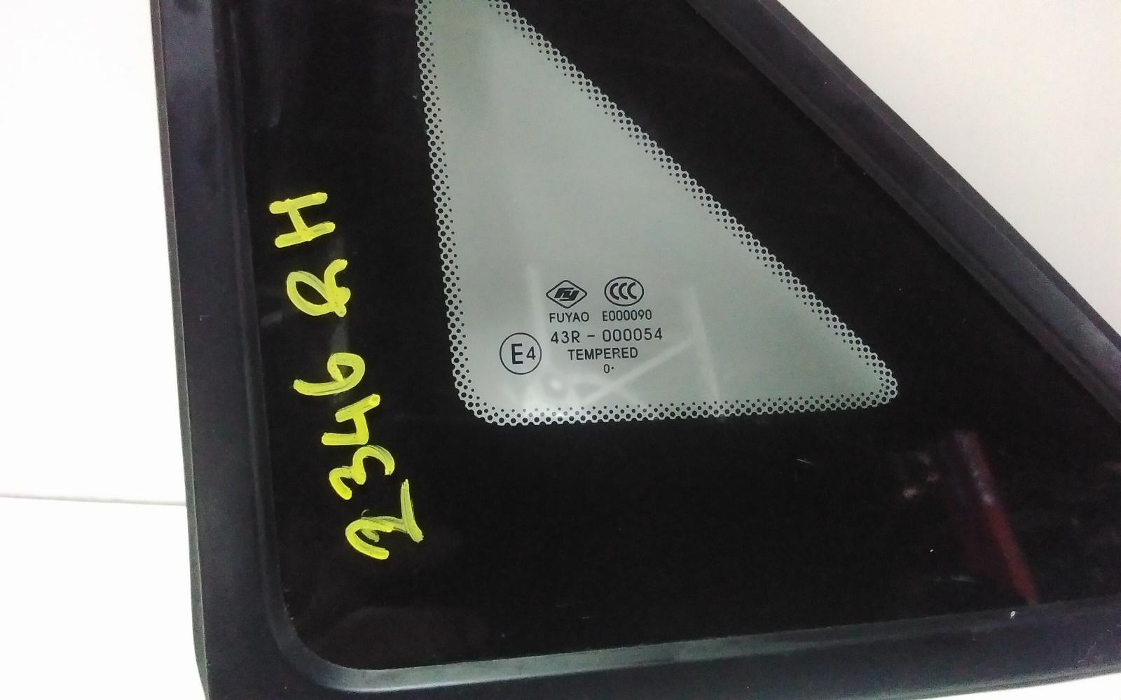 2021 Ldv G10 Right Front 1/4 Door Glass View Auto part Right Front 1/4 Door Glass Ldv G10 2021