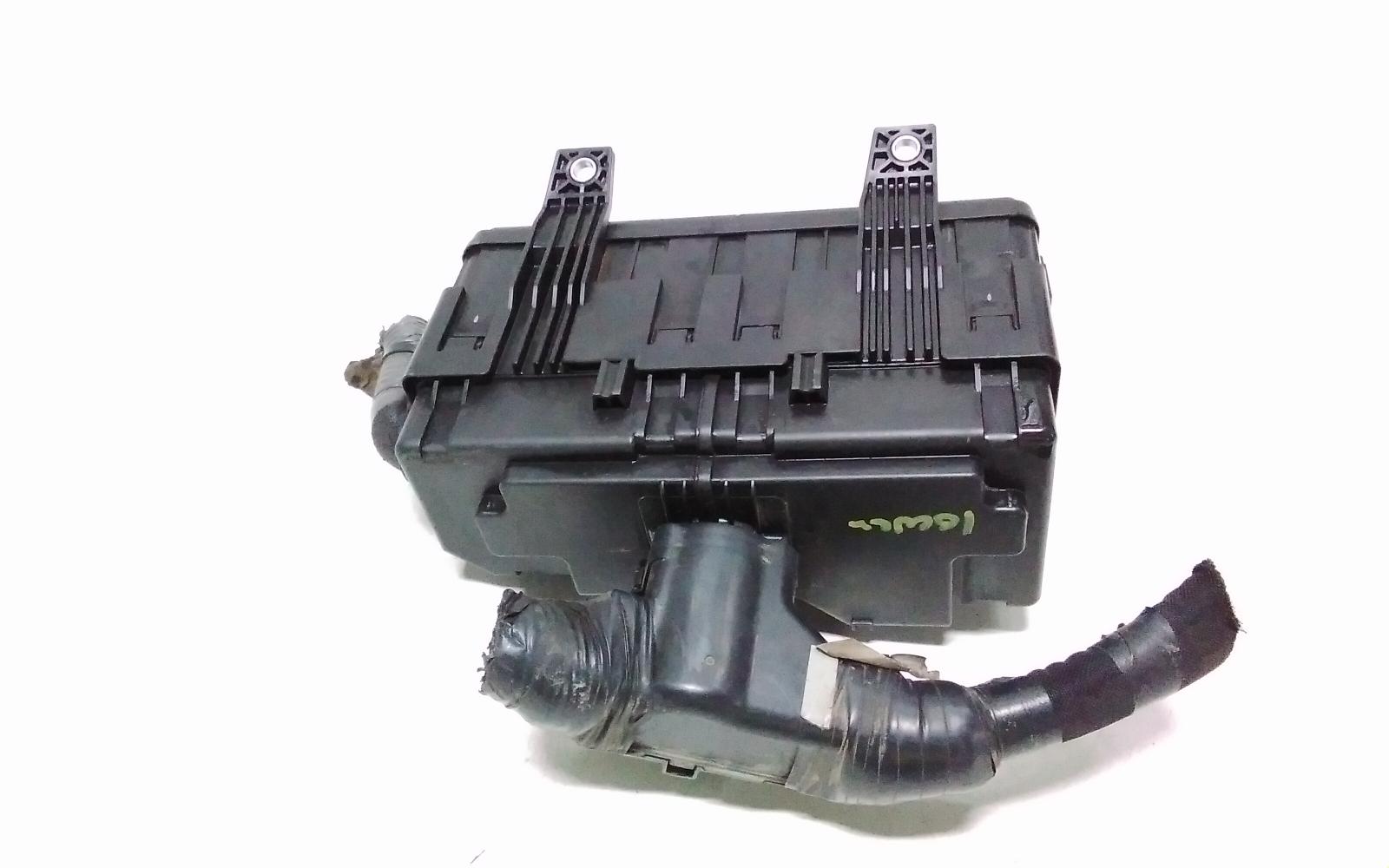 View Auto part Fuse Box Toyota Hiace 2014