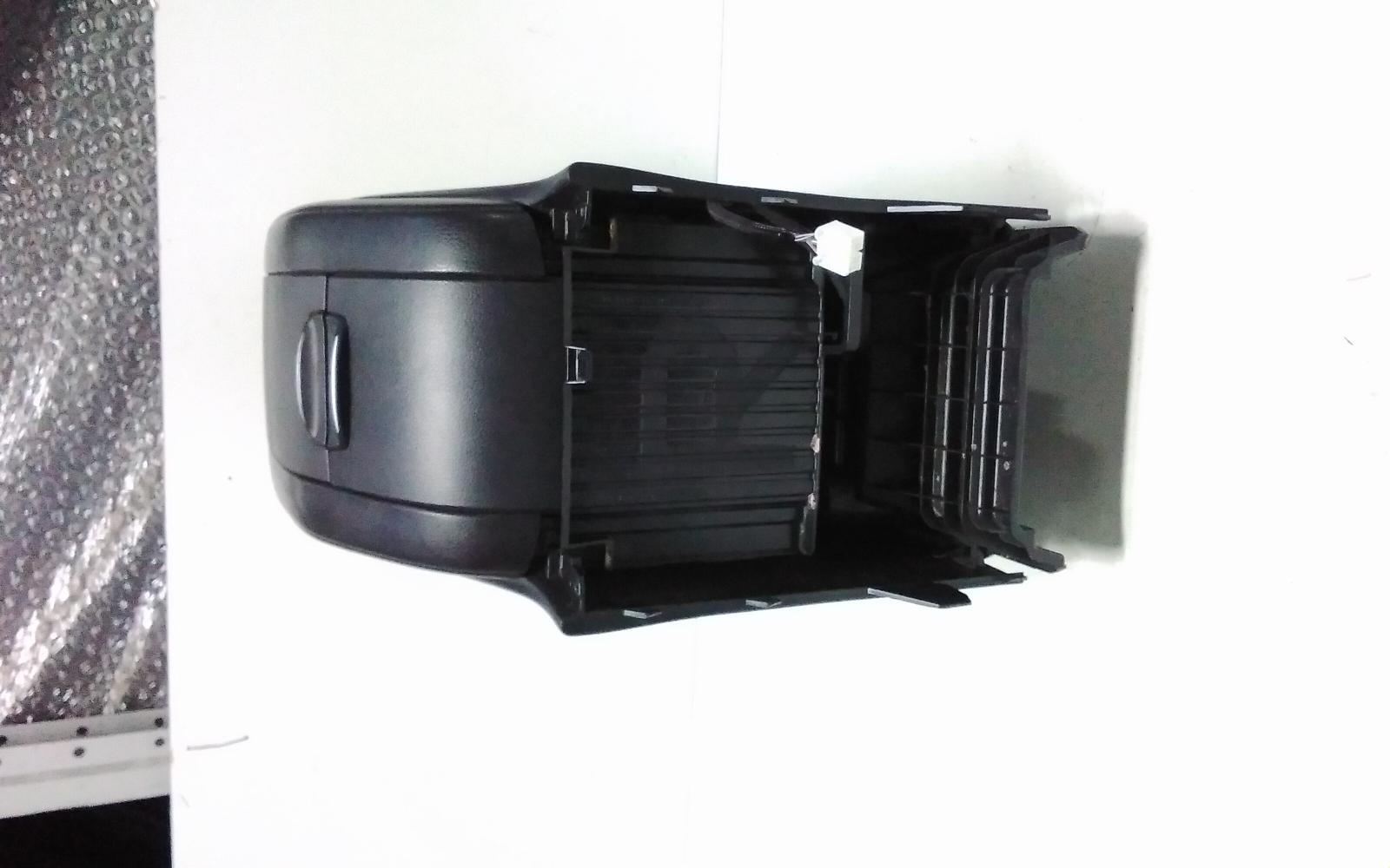 View Auto part Console Toyota Kluger 2015