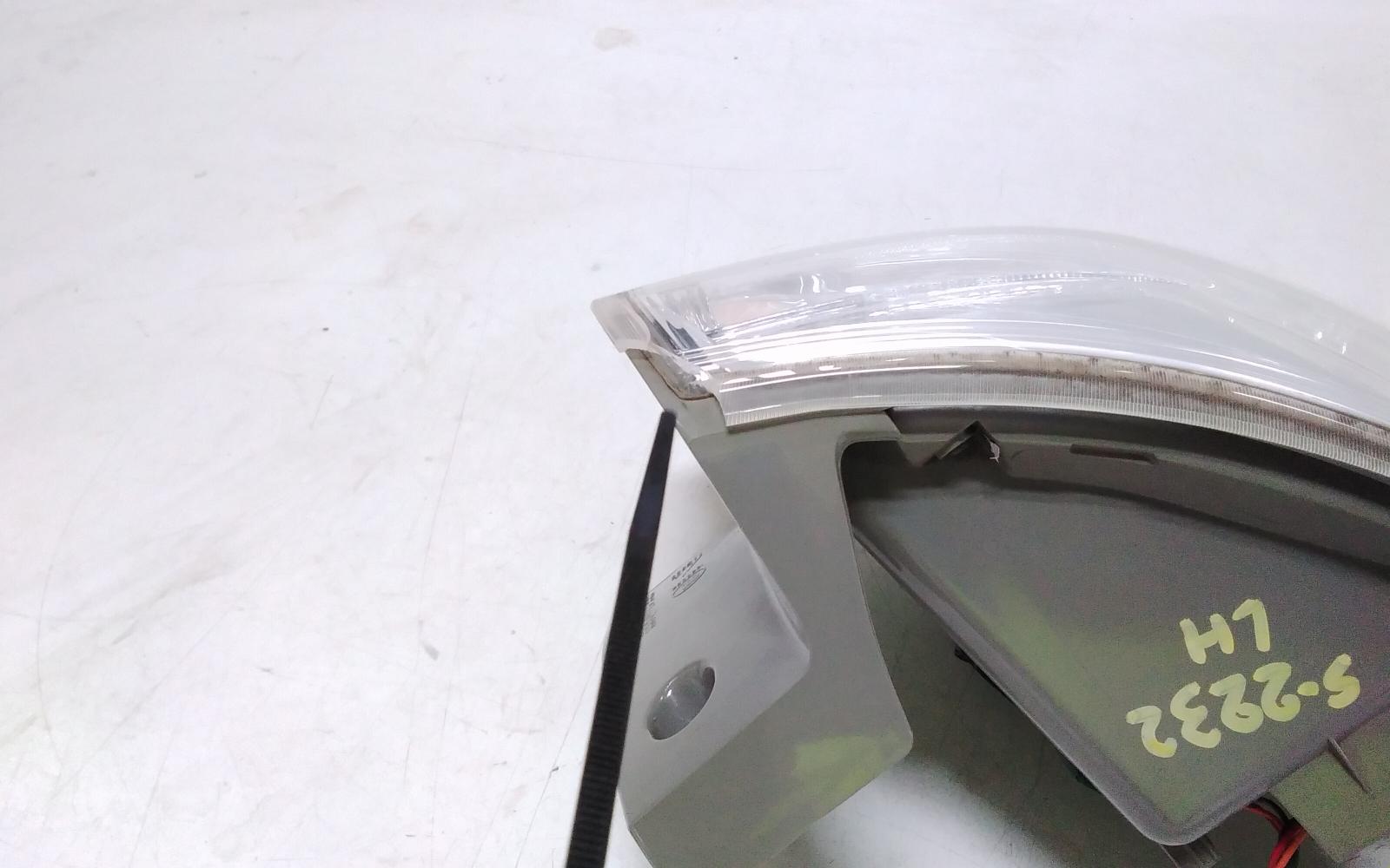 View Auto part Left Taillight Mitsubishi Outlander 2014