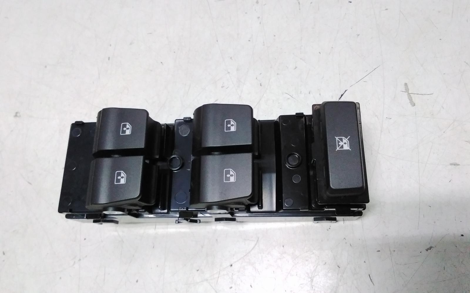 View Auto part Pwr Dr Wind Switch Hyundai I30 2023