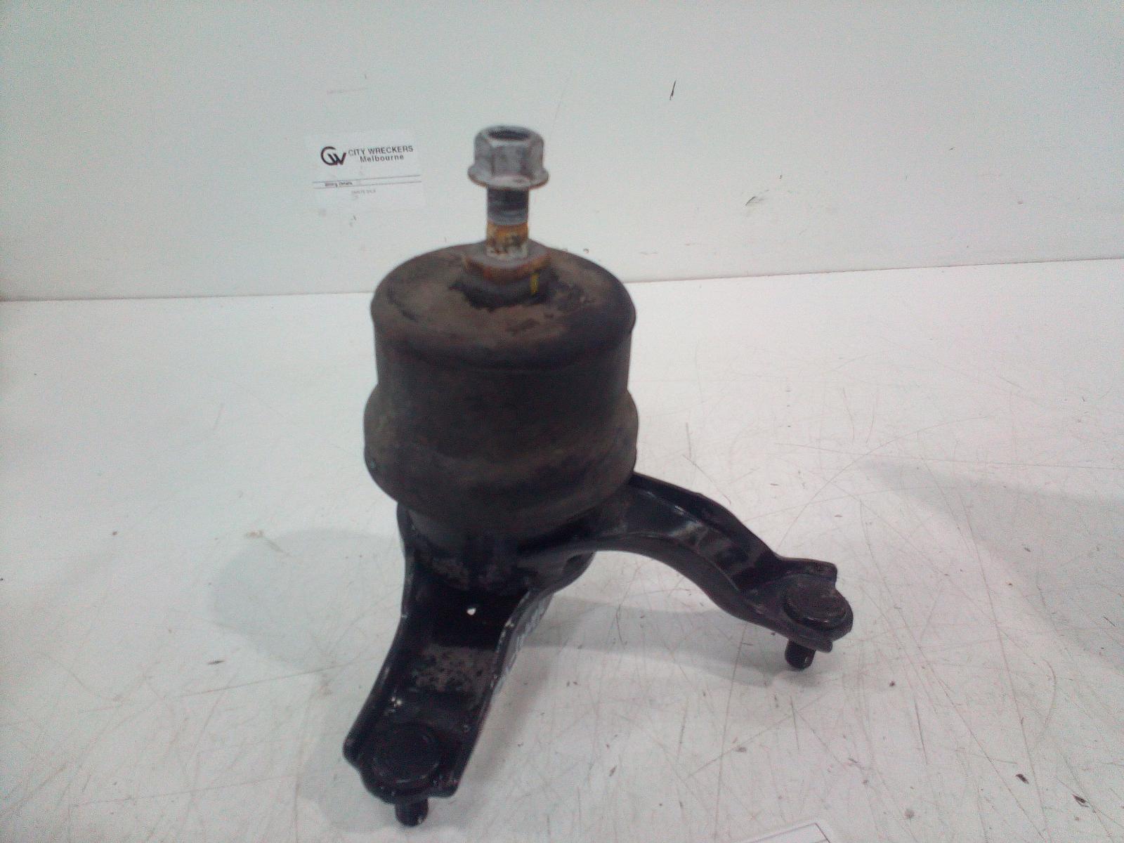 View Auto part Mount Toyota Kluger 2015