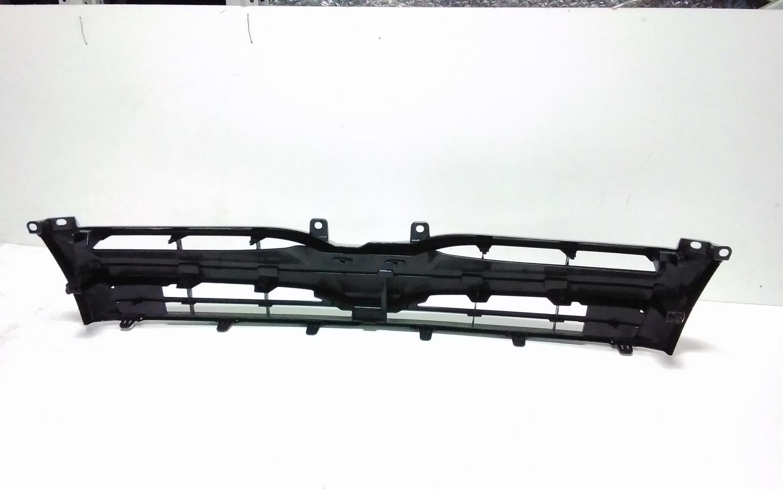 View Auto part Grille Toyota Hiace 2013