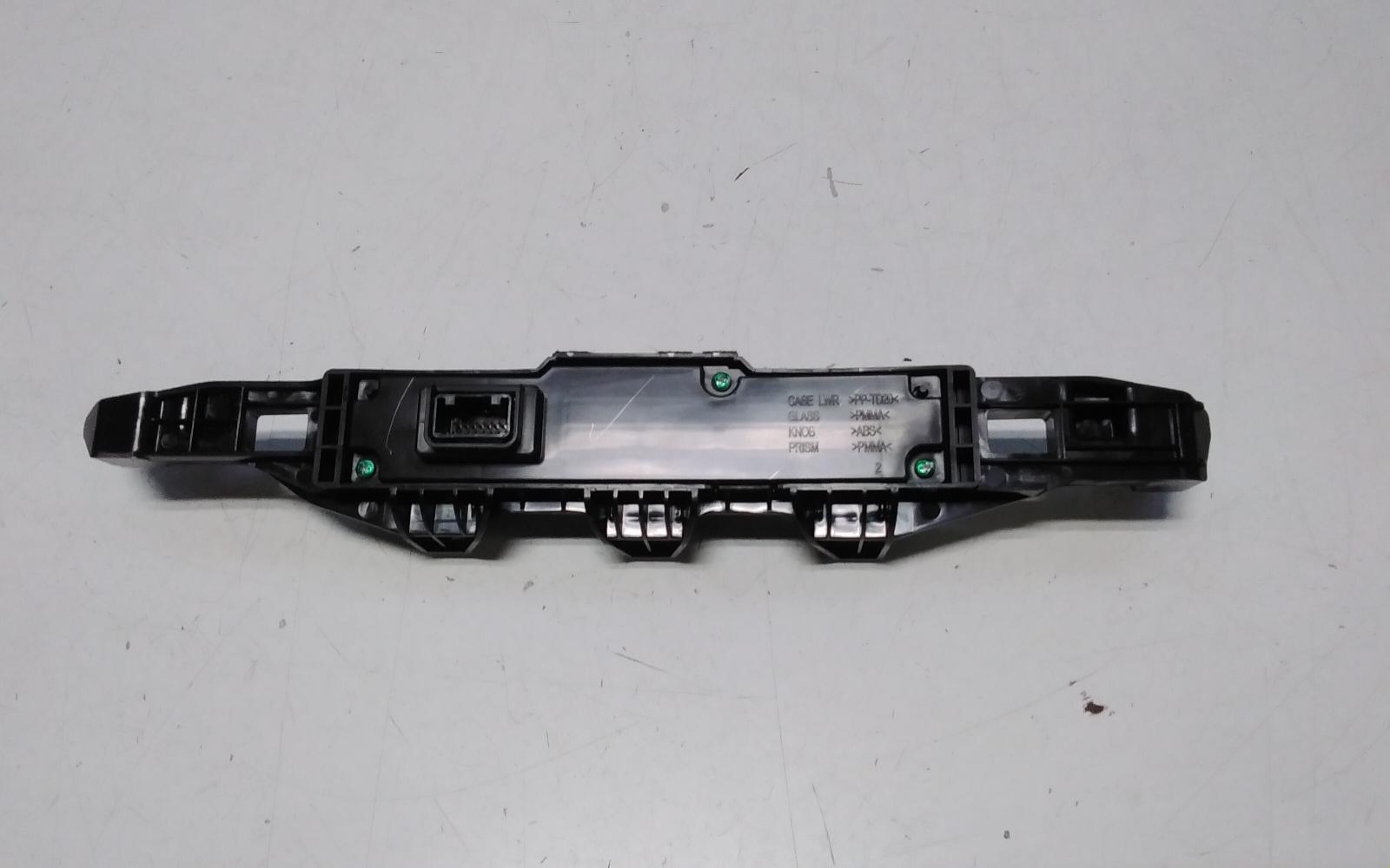 View Auto part Clock Toyota Kluger 2015