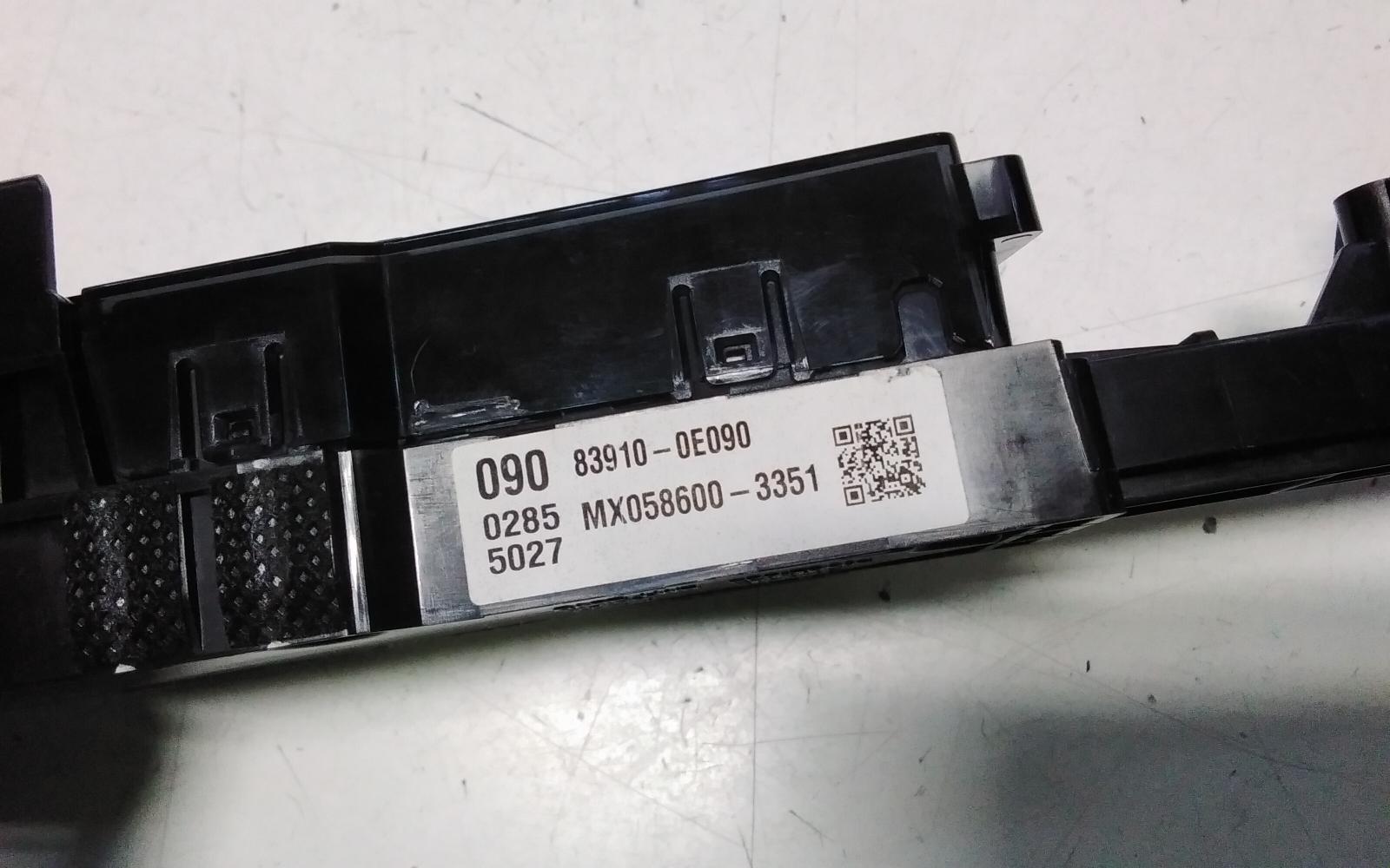 View Auto part Clock Toyota Kluger 2015