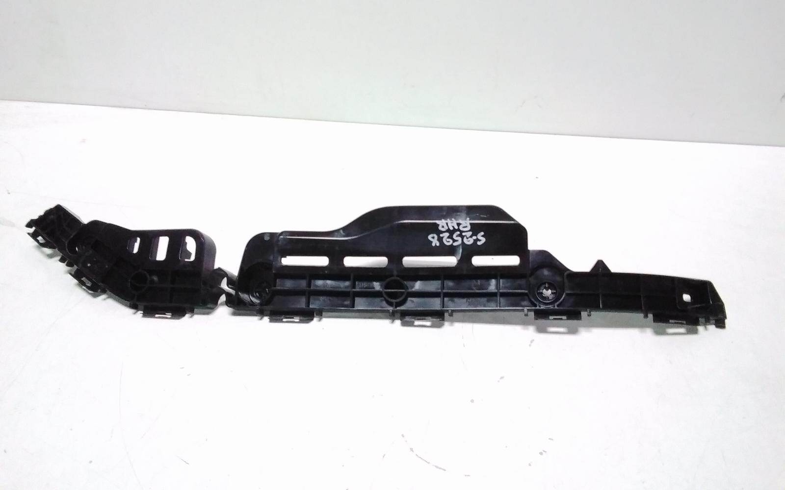 View Auto part Misc Bracket Toyota Kluger 2015