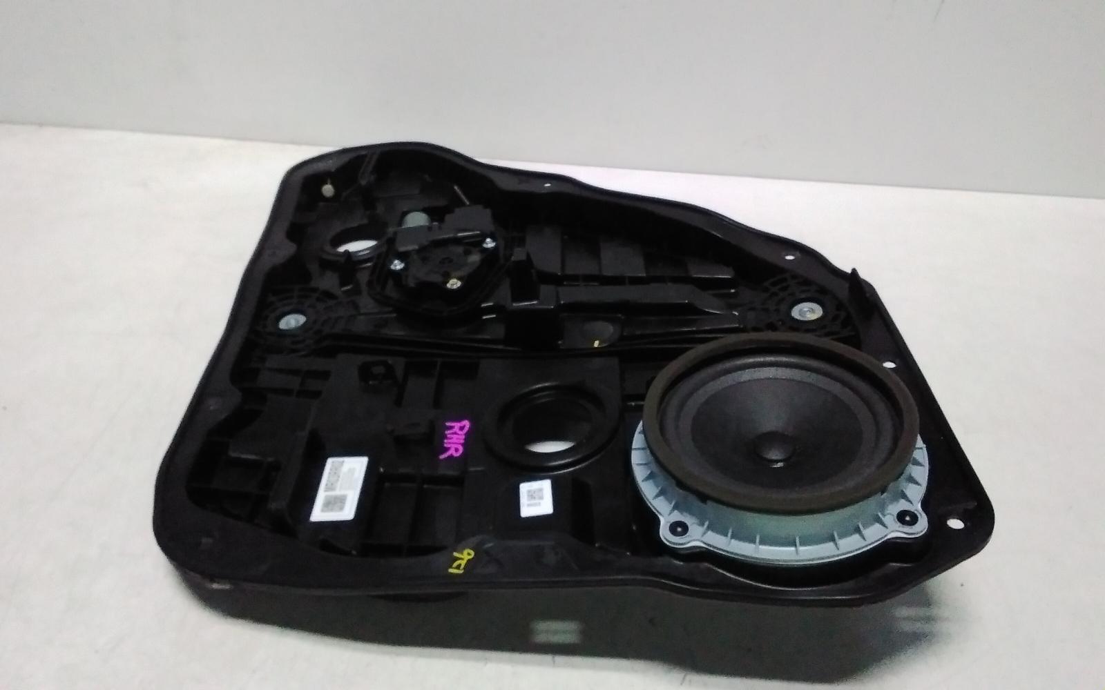 View Auto part Right Rear Wnd Reg/Motor Genesis Gv70 2024