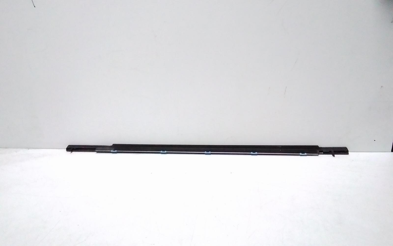 View Auto part Body/Door Mould Toyota Kluger 2014