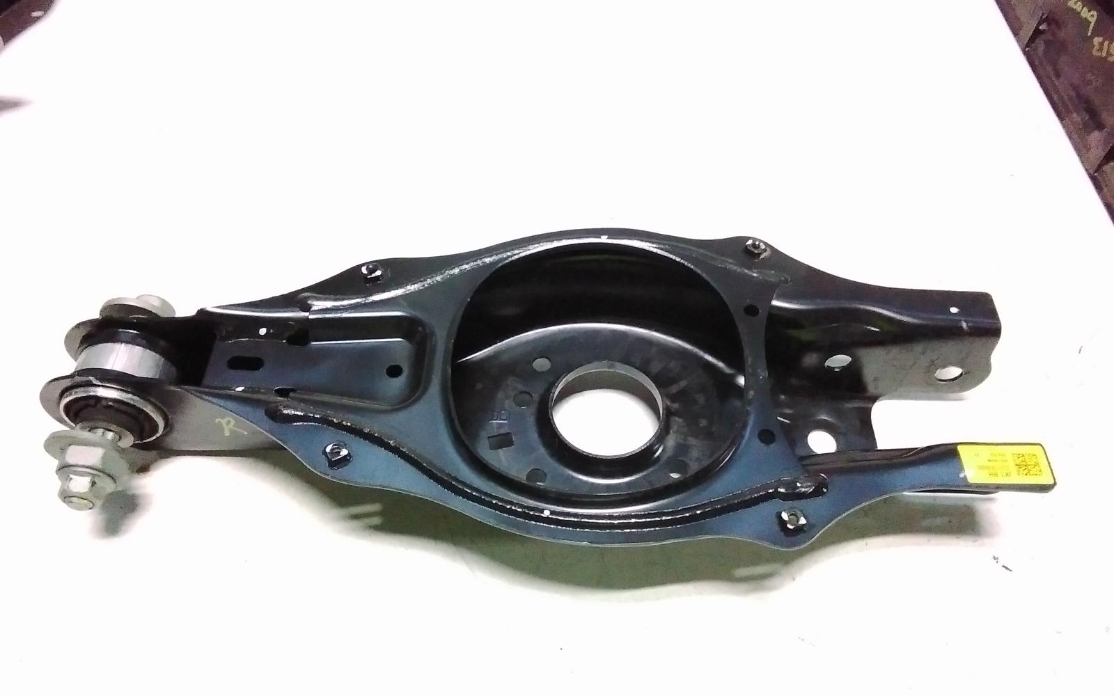 View Auto part Right Rear Trailing Arm Genesis Gv70 2024