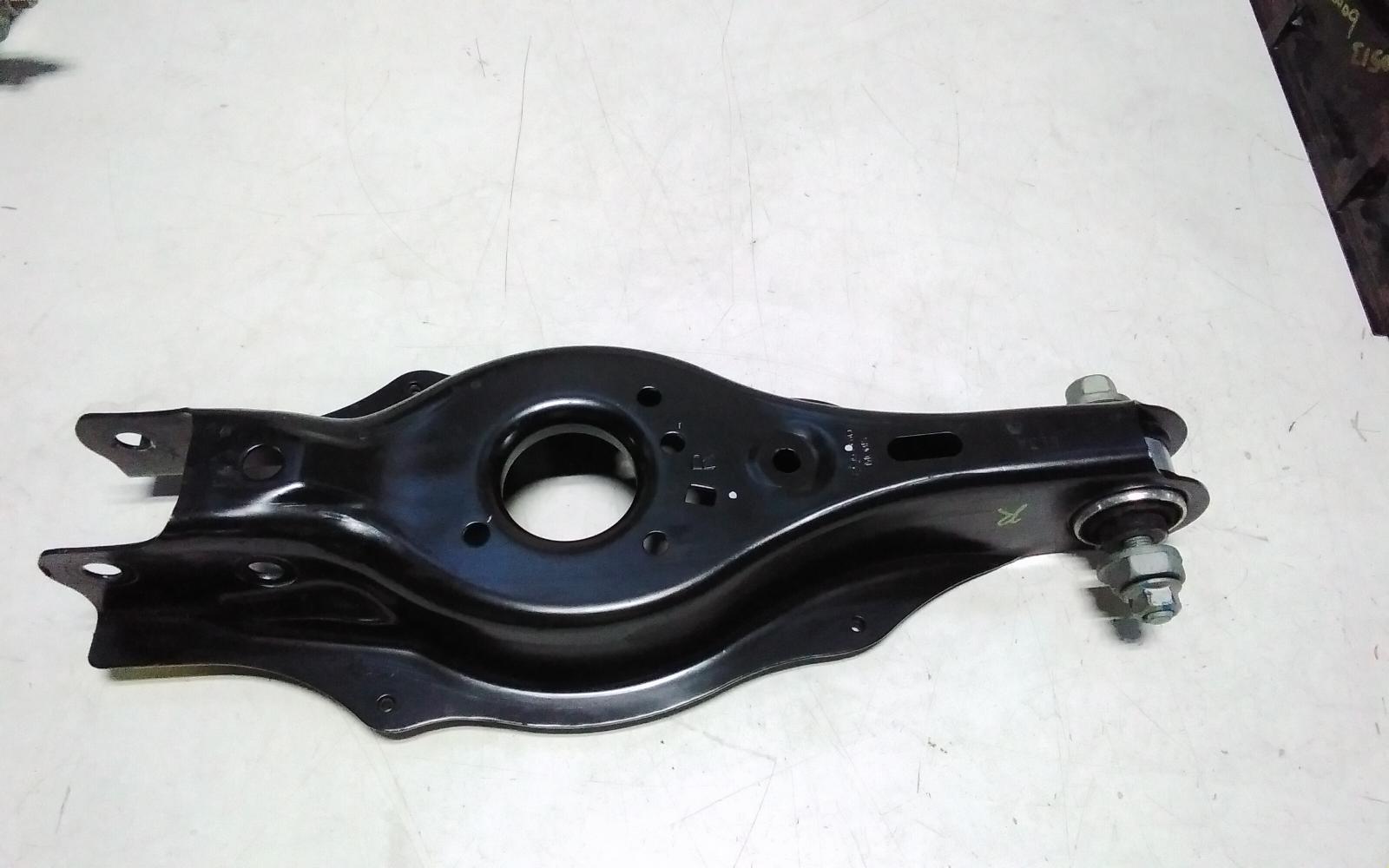 View Auto part Right Rear Trailing Arm Genesis Gv70 2024