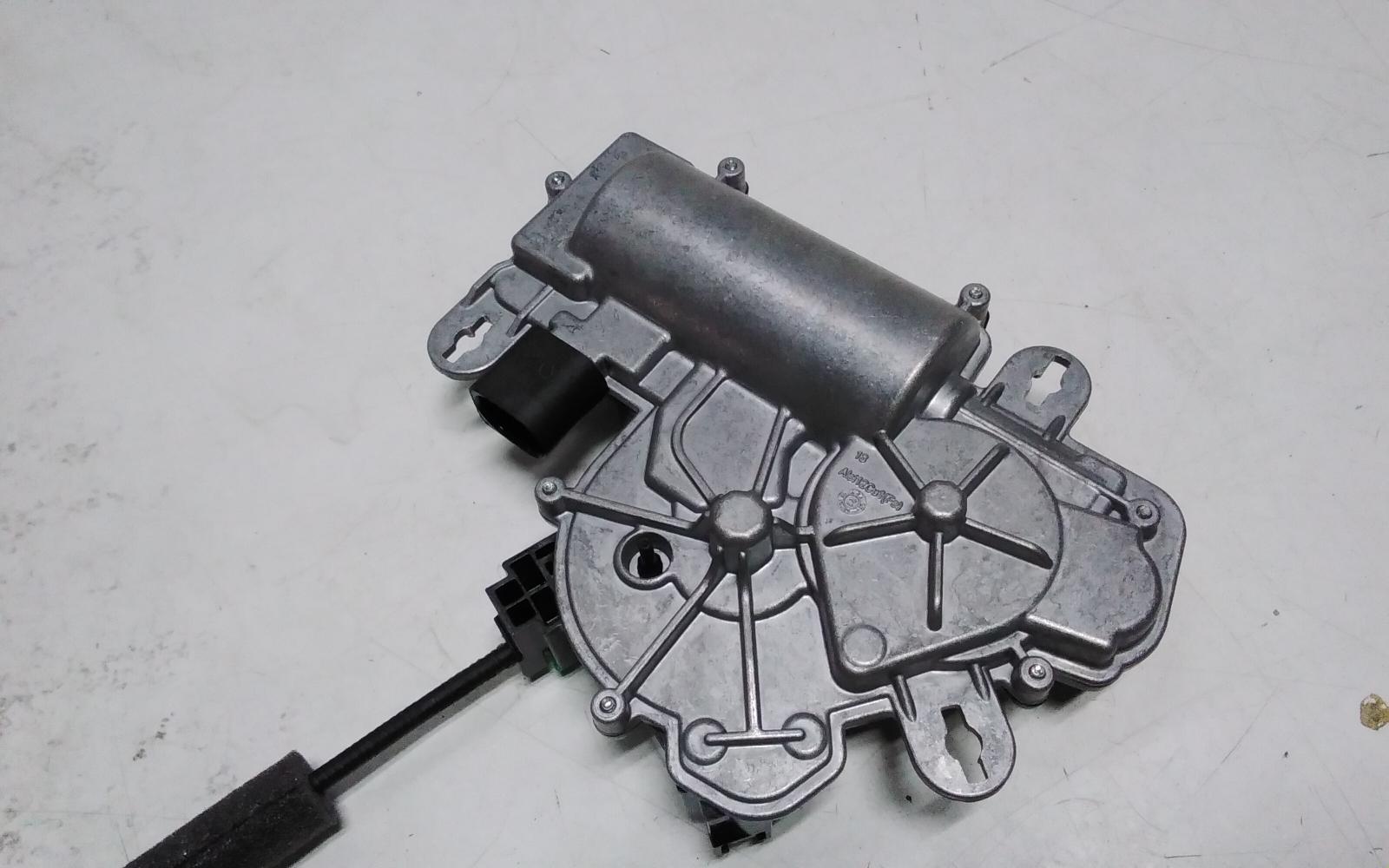 View Auto part Door/Boot/Gate Lock Volkswagen Tiguan 2022
