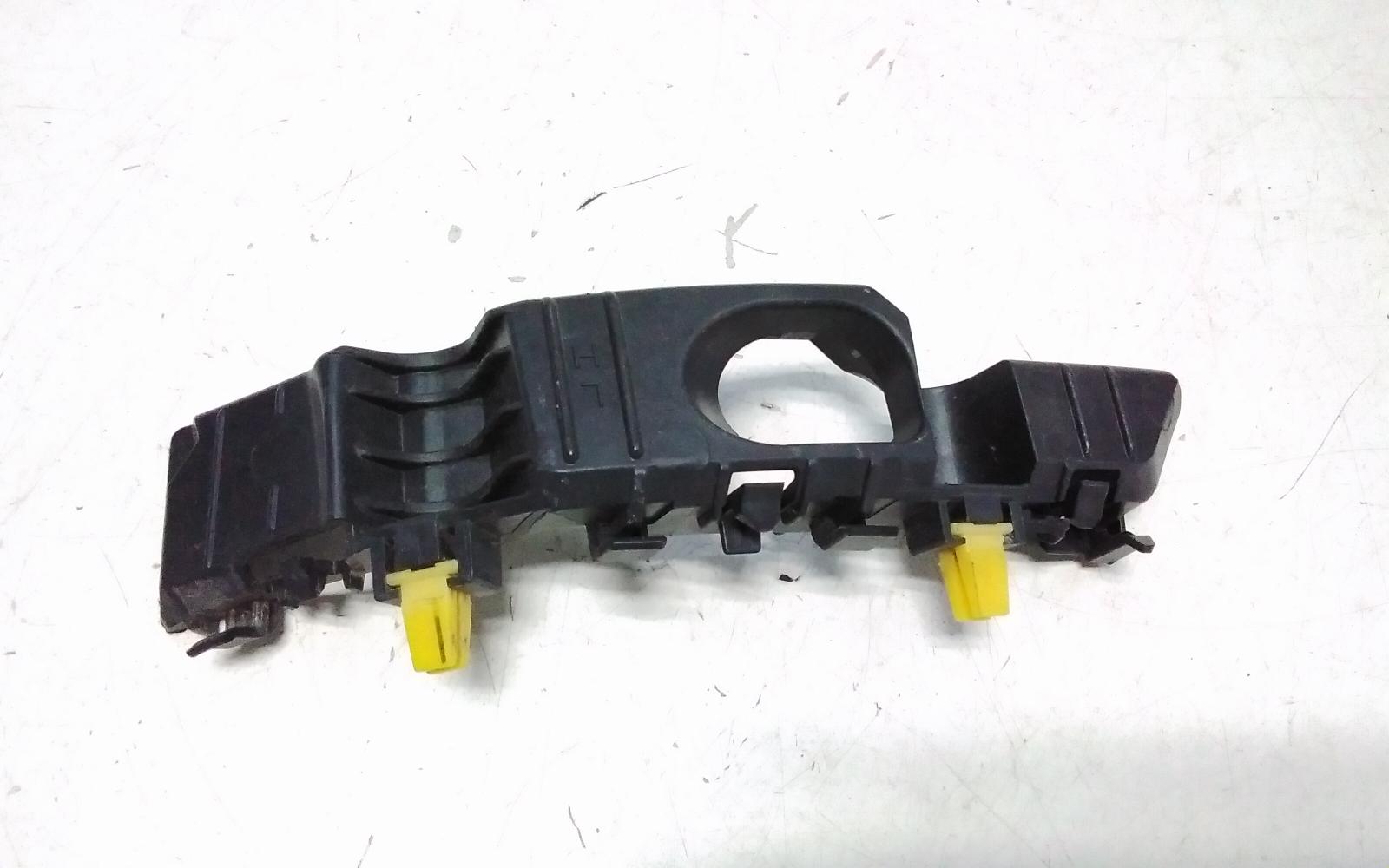 View Auto part Misc Bracket Hyundai Tucson 2022