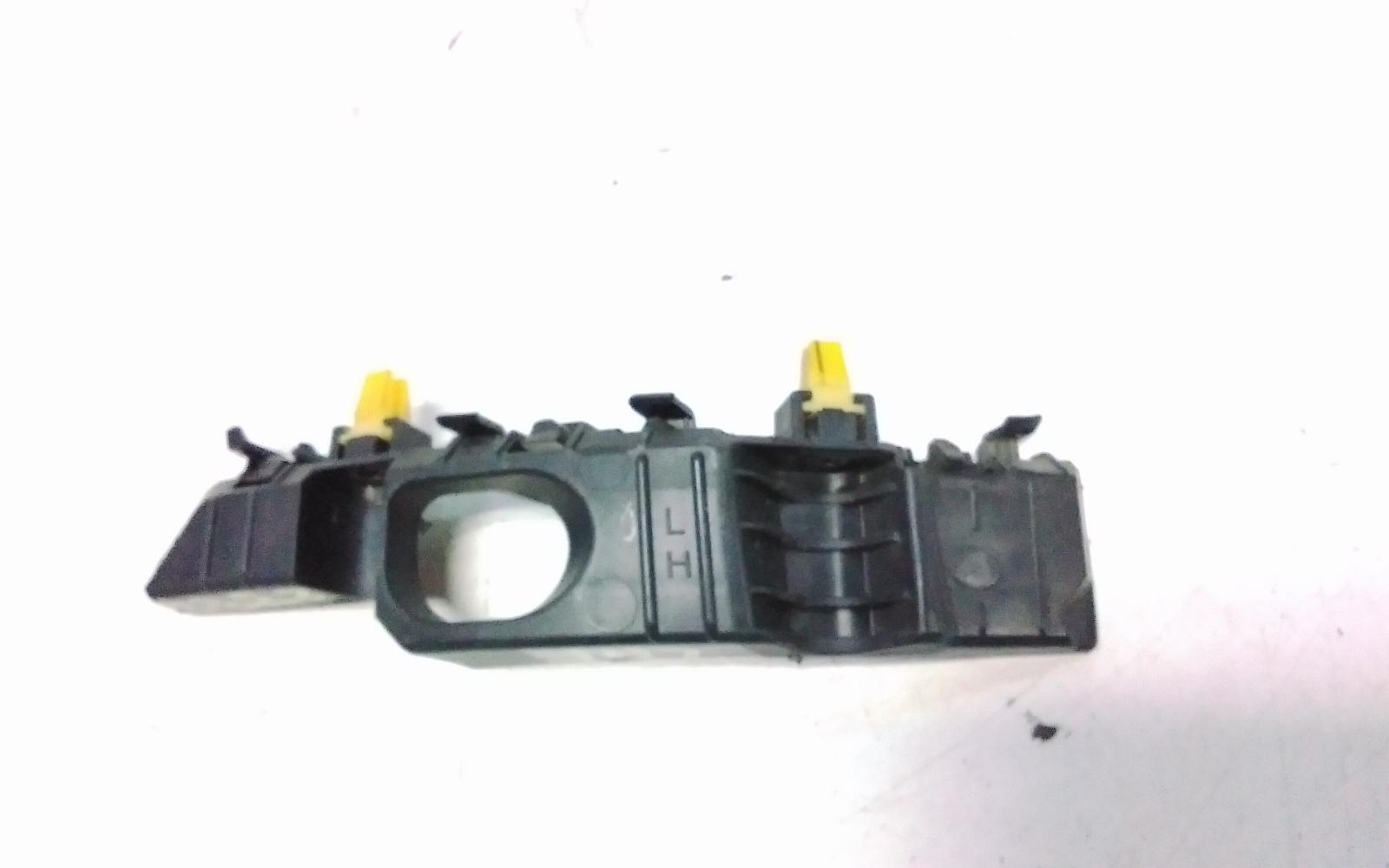 View Auto part Misc Bracket Hyundai Tucson 2022