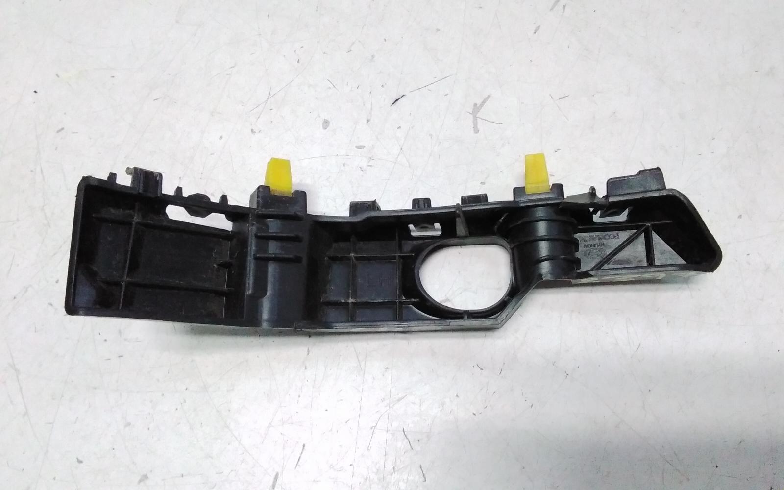 View Auto part Misc Bracket Hyundai Tucson 2022