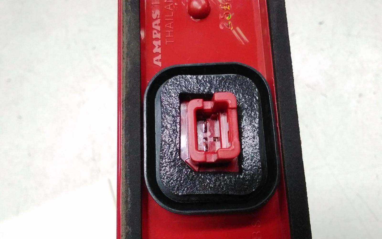View Auto part High Level Stoplight Isuzu Dmax 2022