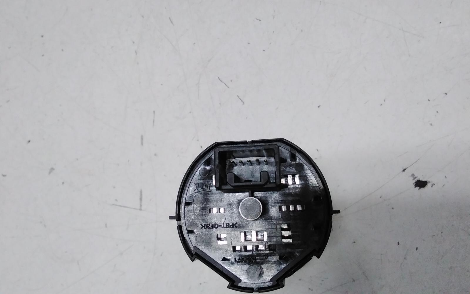 View Auto part Misc Switch/Relay Isuzu Dmax 2022