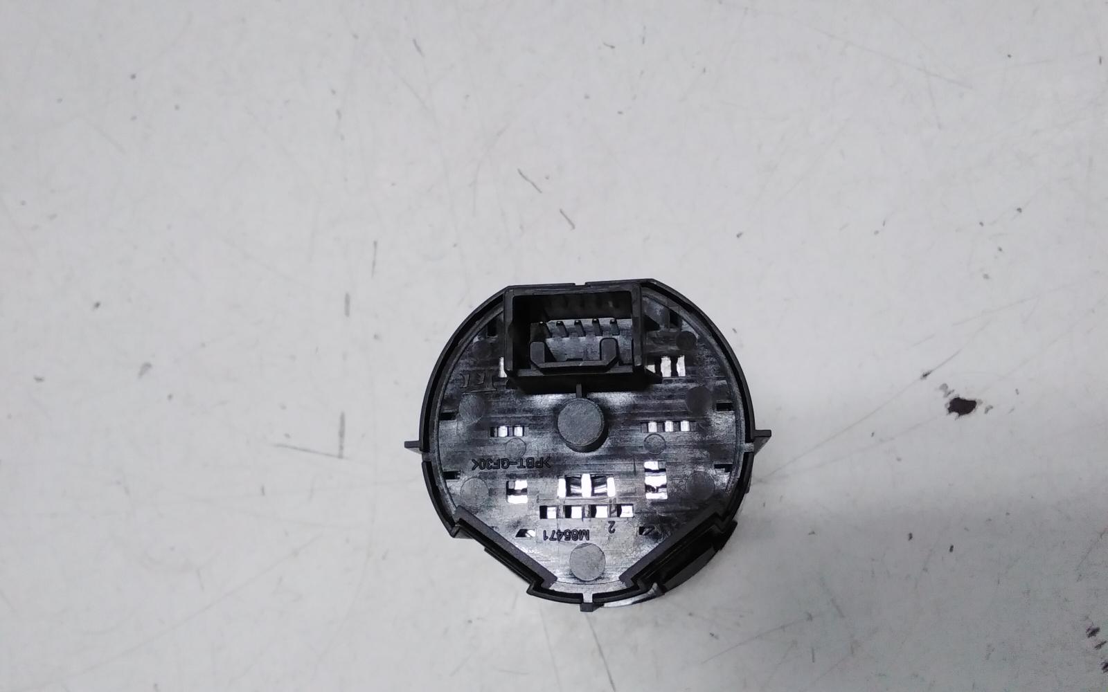 View Auto part Misc Switch/Relay Isuzu Dmax 2022