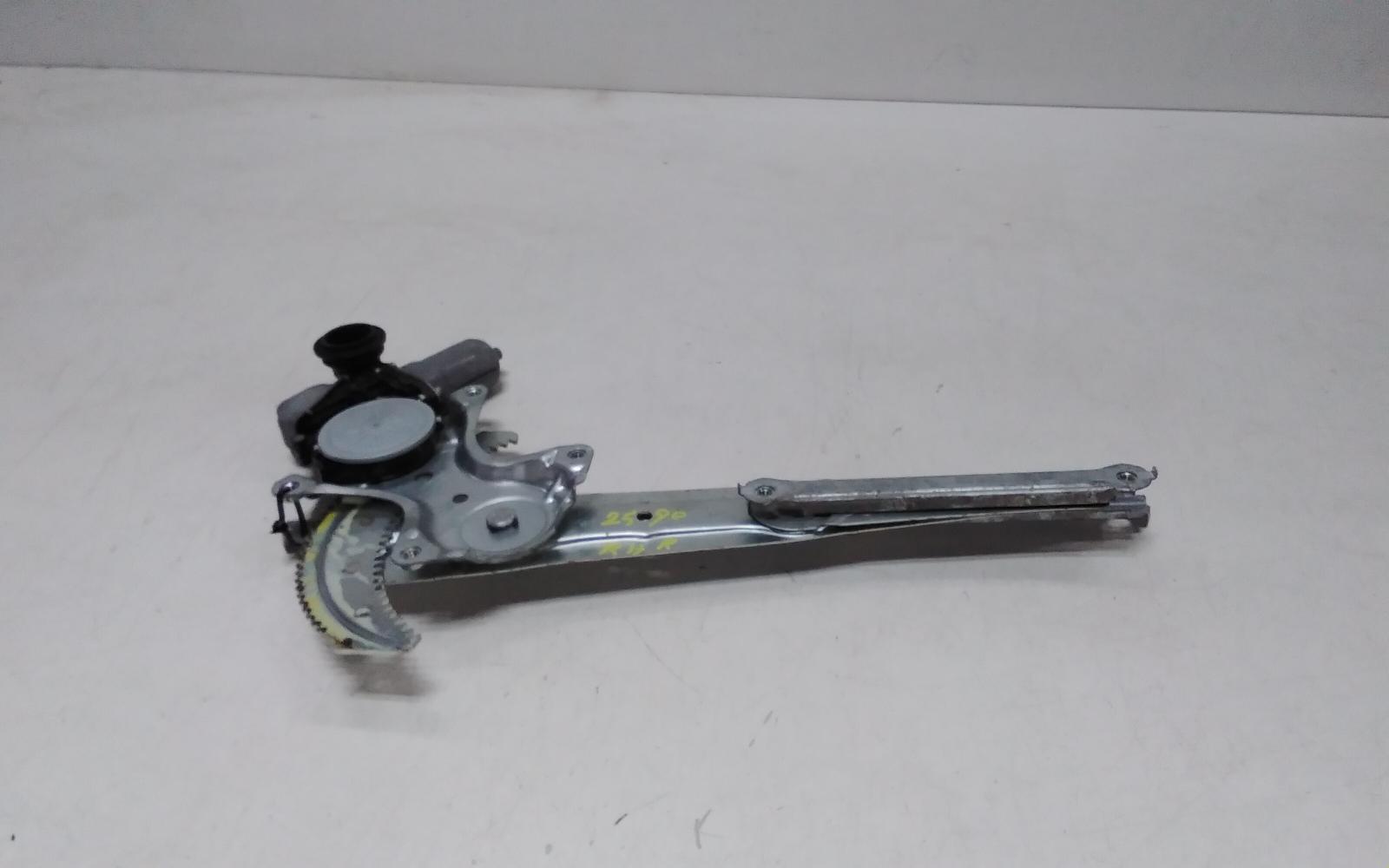 View Auto part Right Rear Wnd Reg/Motor Toyota Kluger 2014