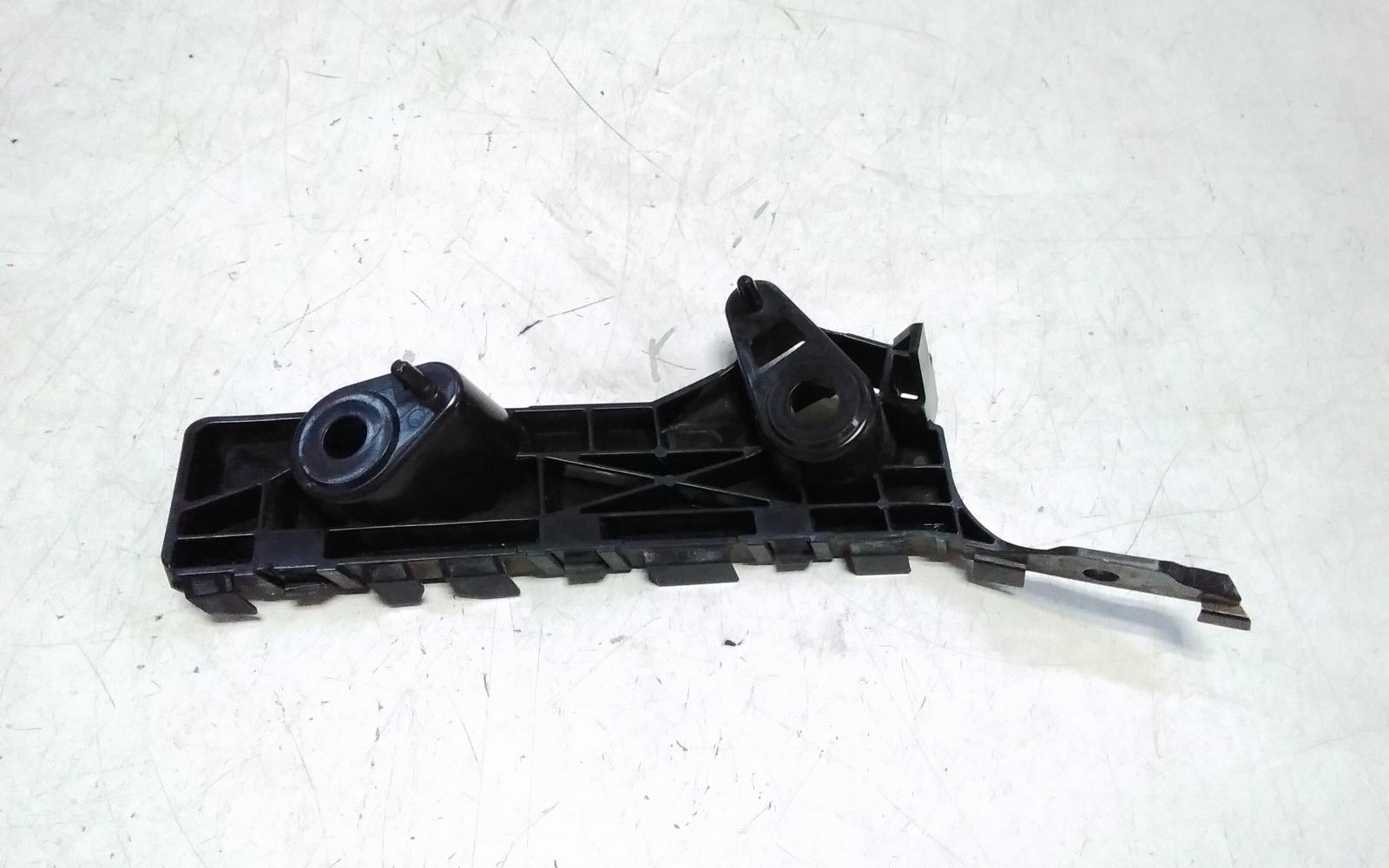 View Auto part Misc Bracket Mazda 3 2014