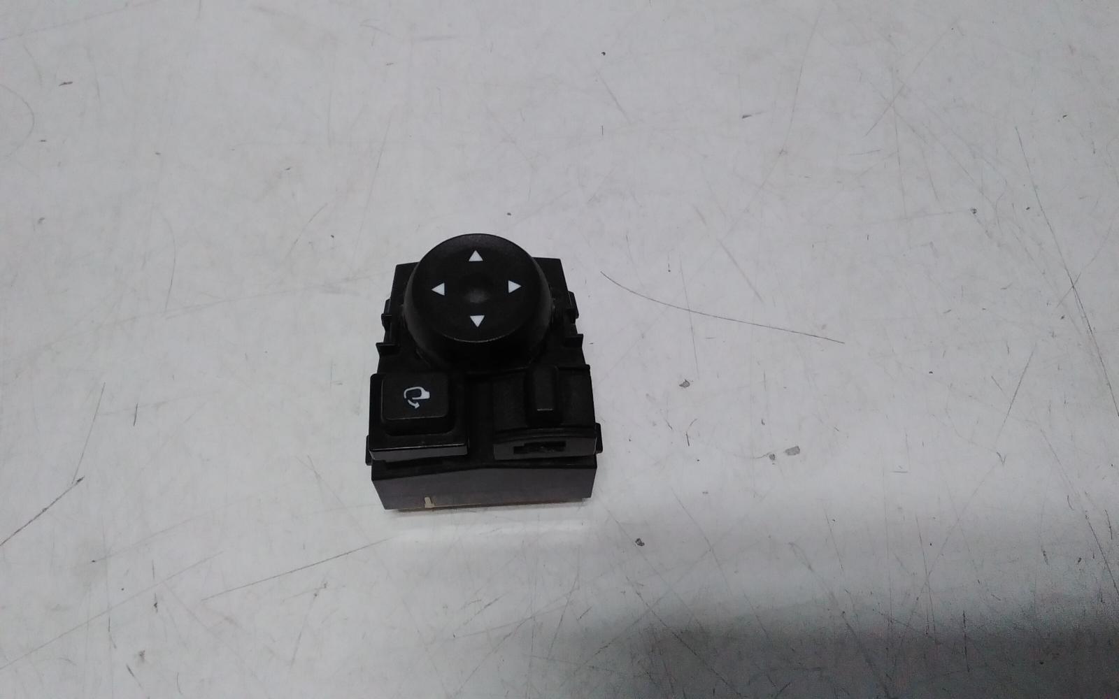 View Auto part Misc Switch/Relay Hyundai Staria 2022