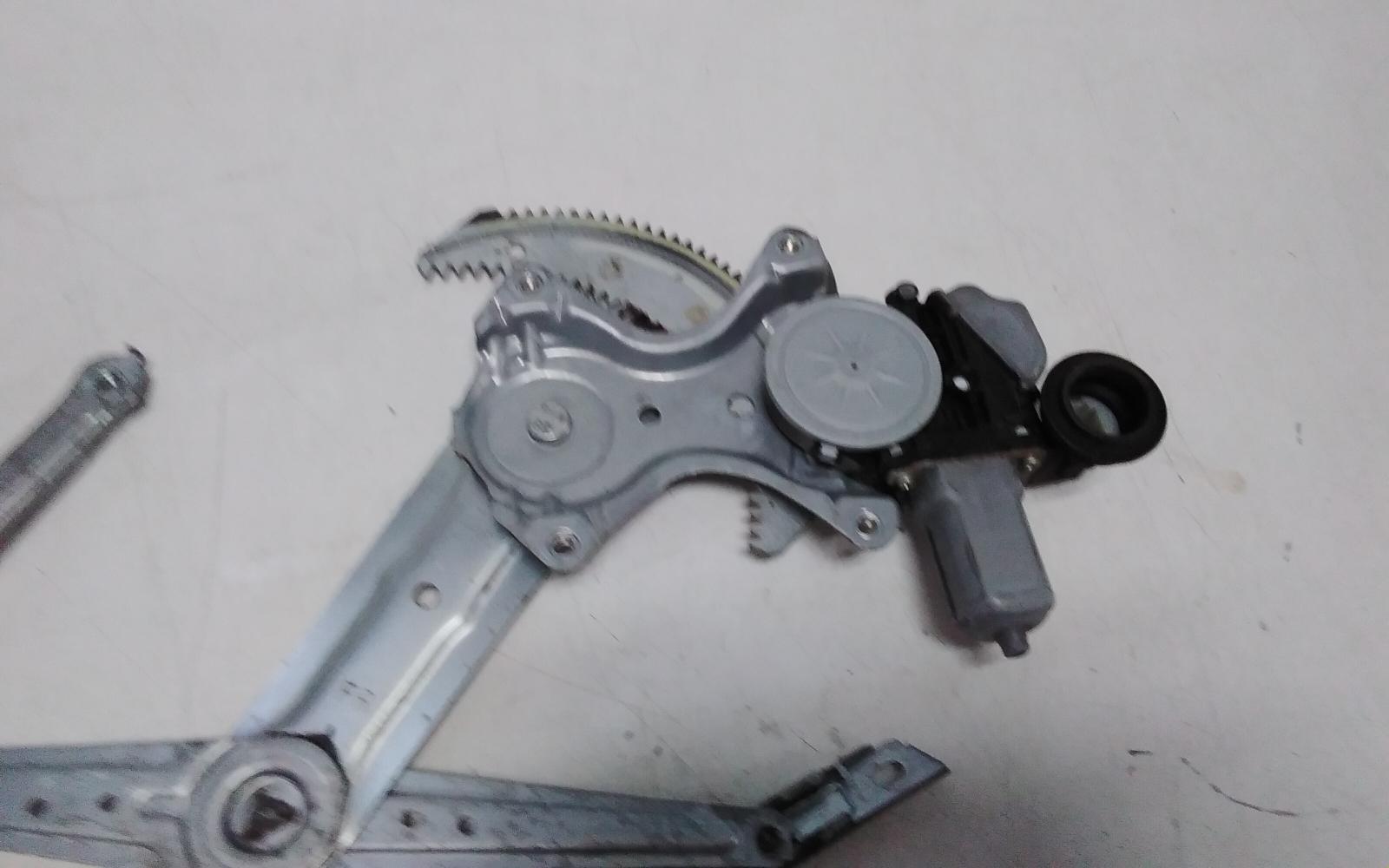 View Auto part Right Front Window Reg/Motor Toyota Kluger 2014