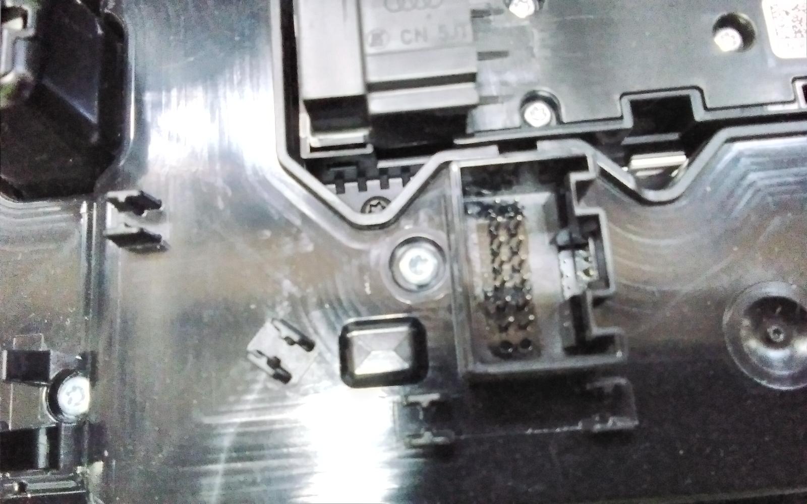 View Auto part Courtesy Light Audi Q7 2023