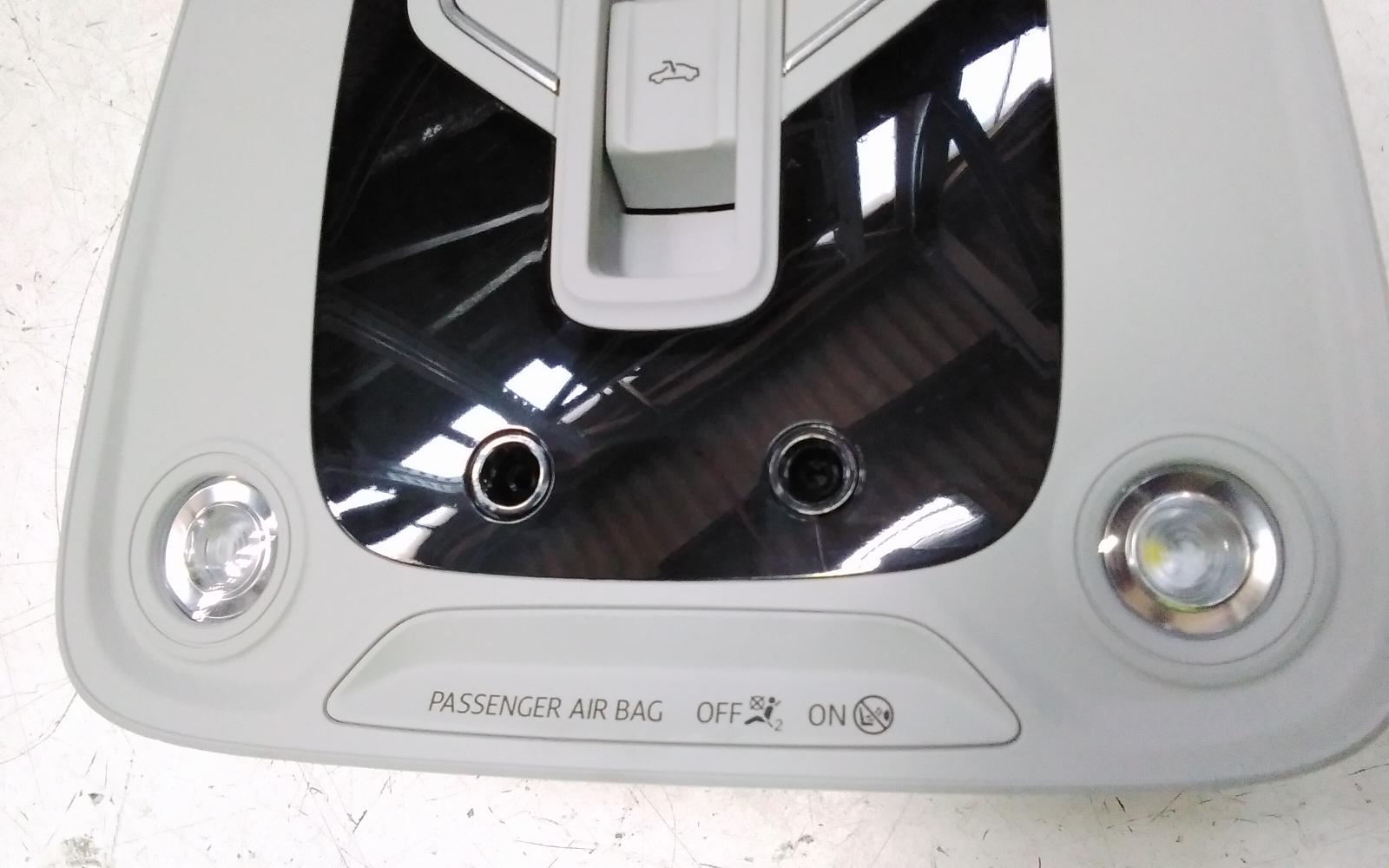 View Auto part Courtesy Light Audi Q7 2023